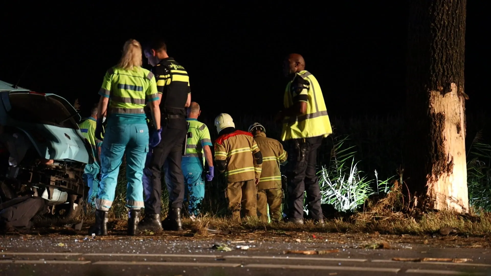 Automobilist overleden na botsing tegen boom in Mill