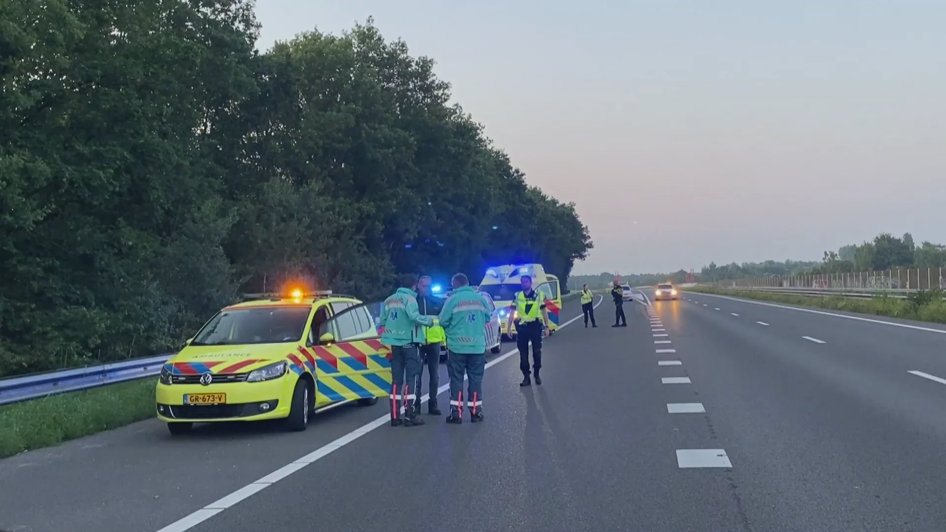 Drie agenten gewond na incident op A73 bij Horst, verdachte neergeschoten