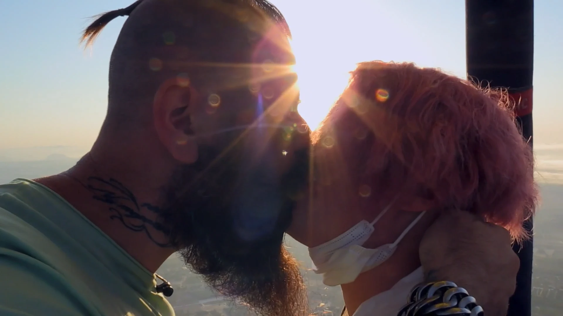 Kijkers krijgen buikpijn van stel Steenrijk, Straatarm: 'Waarom besteed je die €560 niet aan je kinderen?'