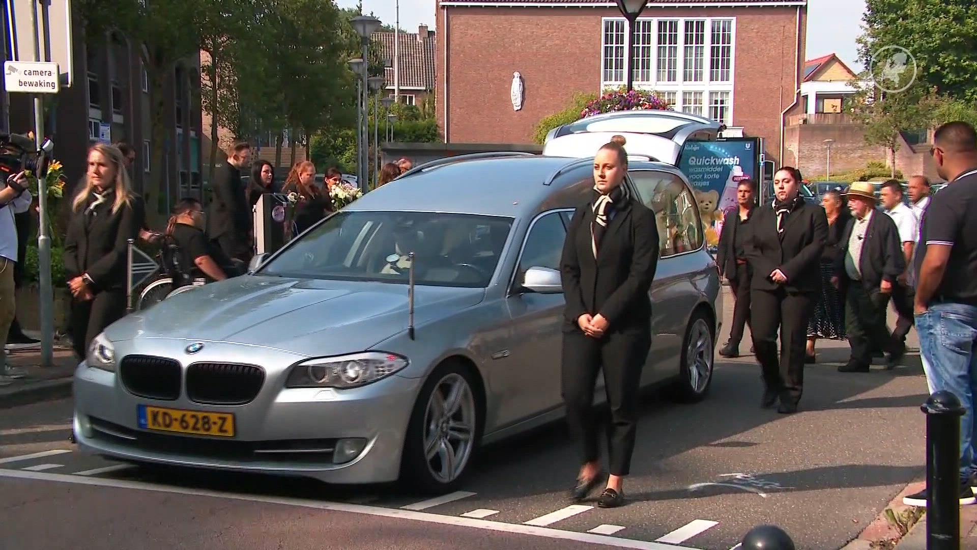 Naasten nemen afscheid van doodgeschoten Joeweela (39)