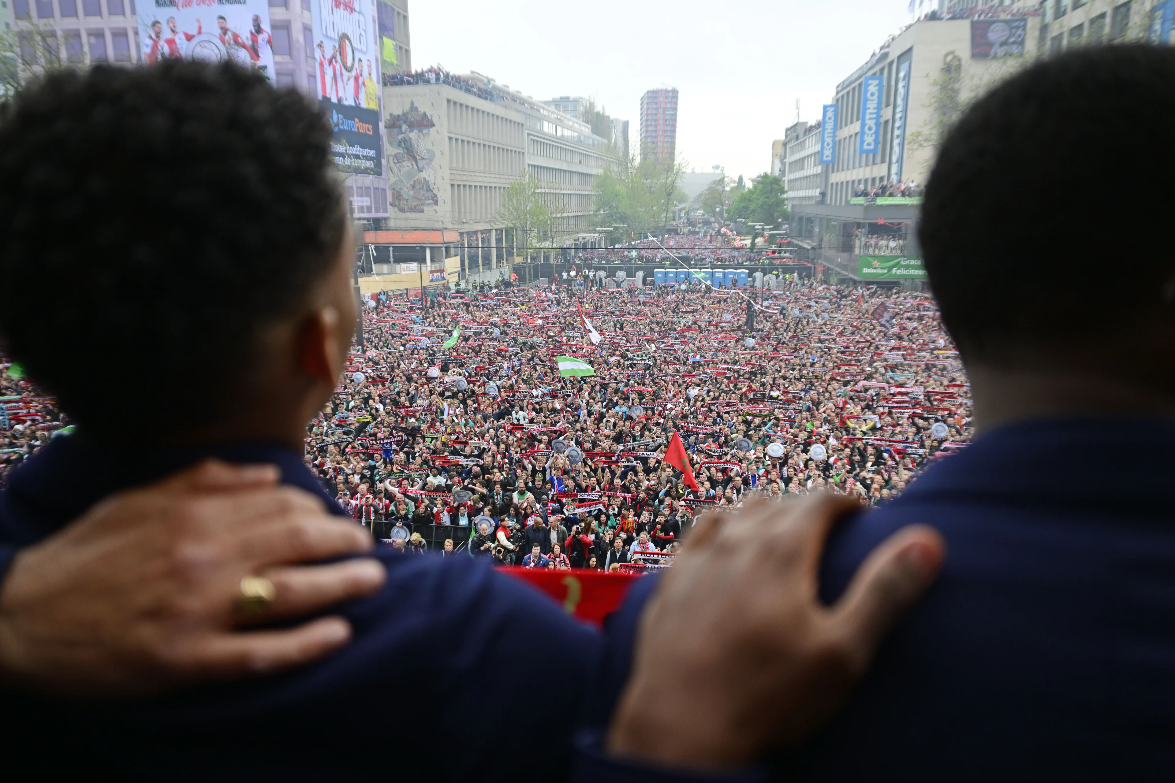 Ruim 12.000 euro opgehaald voor Feyenoord-fan Hannie die haar zoon verloor: 'Super mooi'