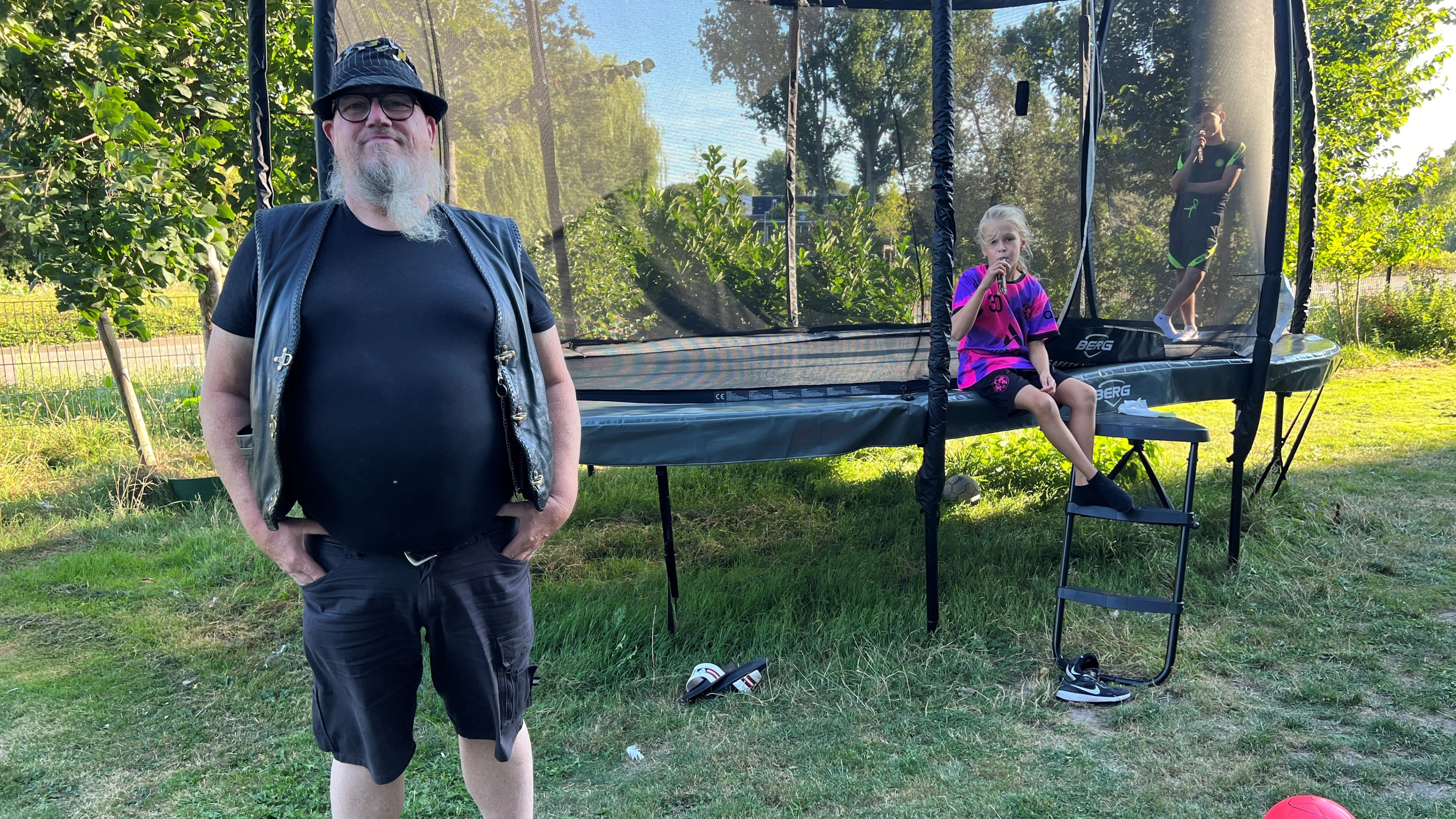 Leidschendammers begrijpen gemeente niet: na buurtbadje moet nu trampoline ook weg
