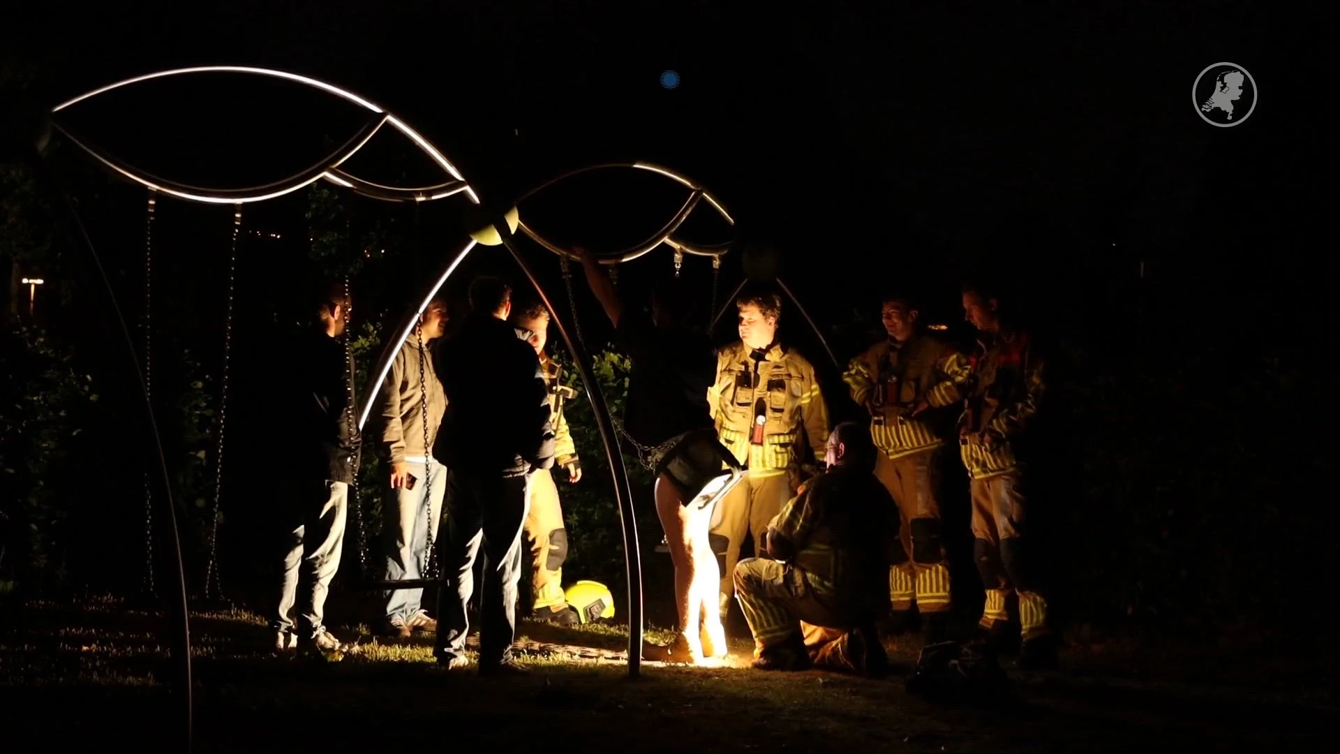 Man komt muurvast te zitten in kinderschommel in Voorhout