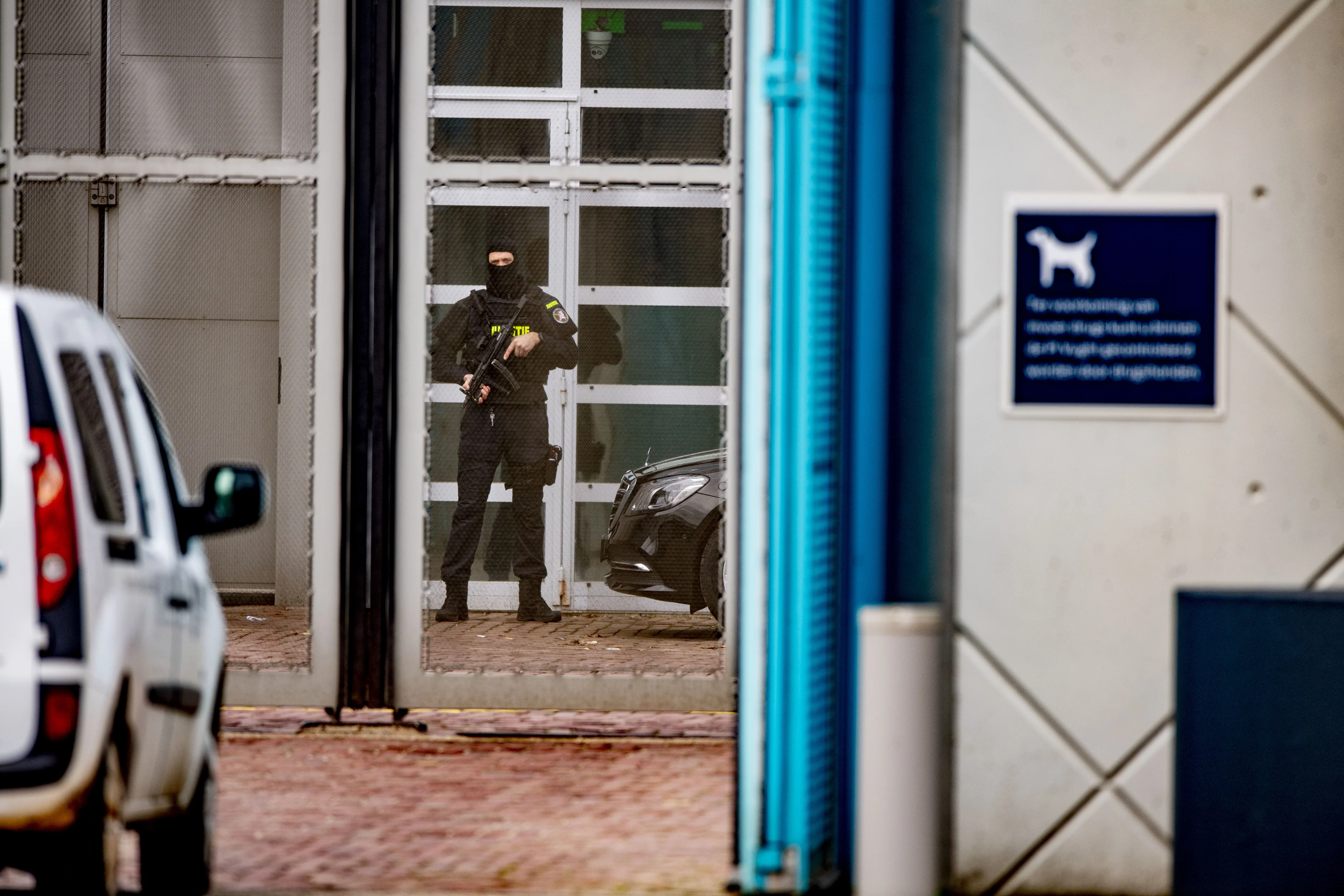 Roep om scherpere controle EBI Vught na arrestatie advocaat Taghi: 'Dit moet je afsluiten van de buitenwereld'