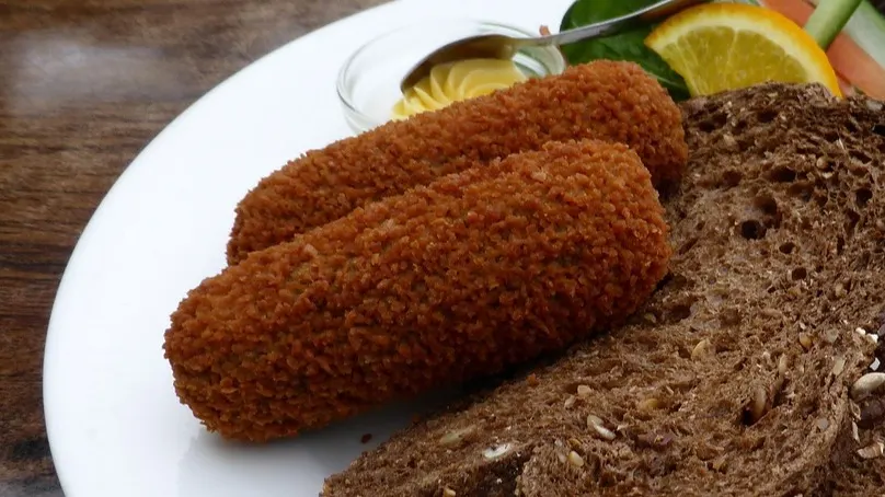 Supermarkten roepen ovenkroketten terug: gevaar door stukjes bot