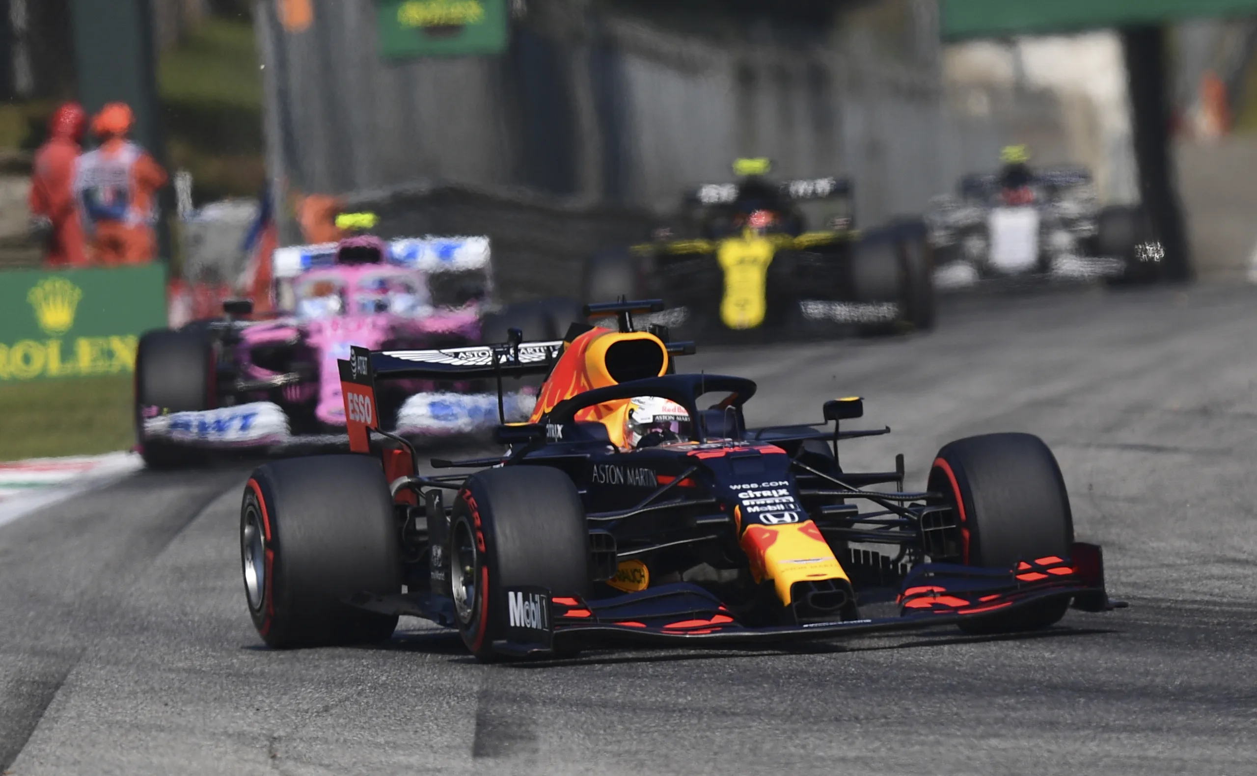 Max Verstappen valt uit in incidentrijke Grote Prijs van Italië