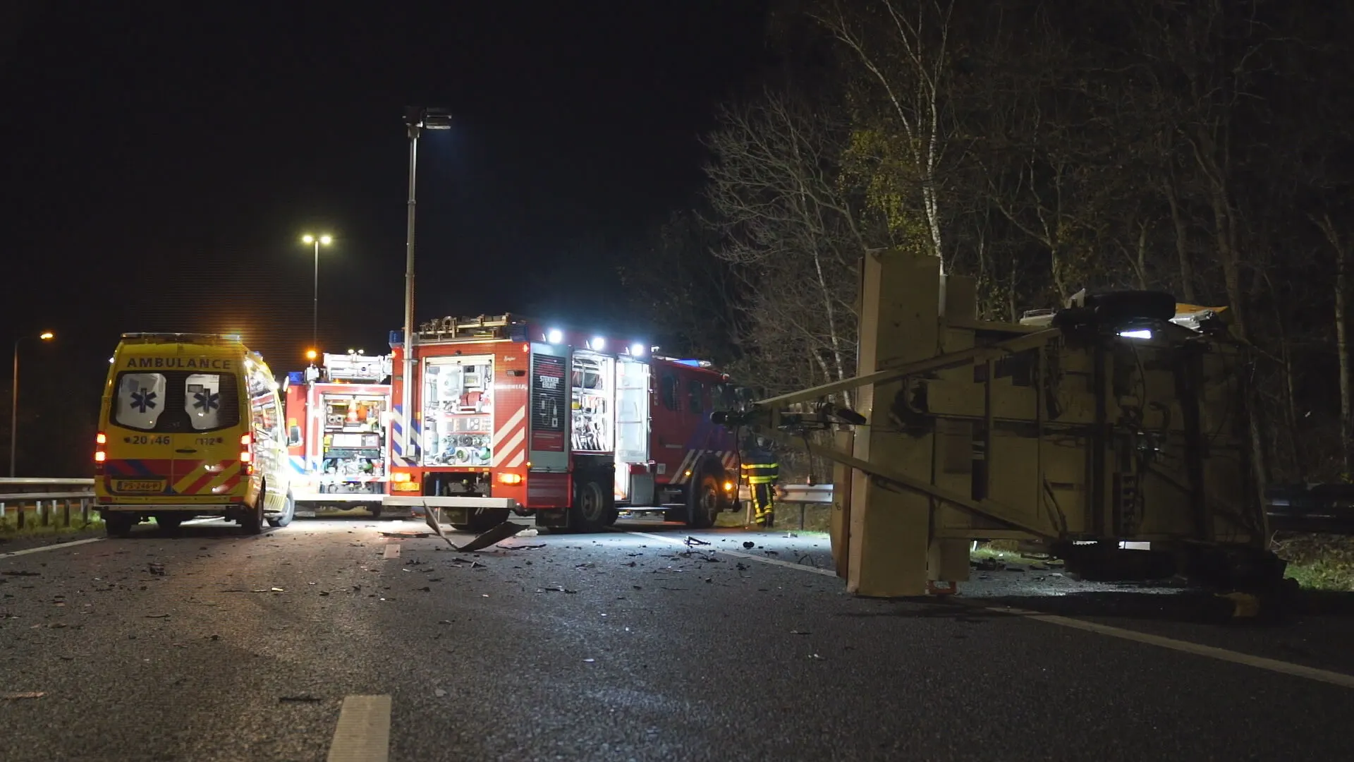 Bestuurder ramt met hoge snelheid frontaal op pijlwagen op A27