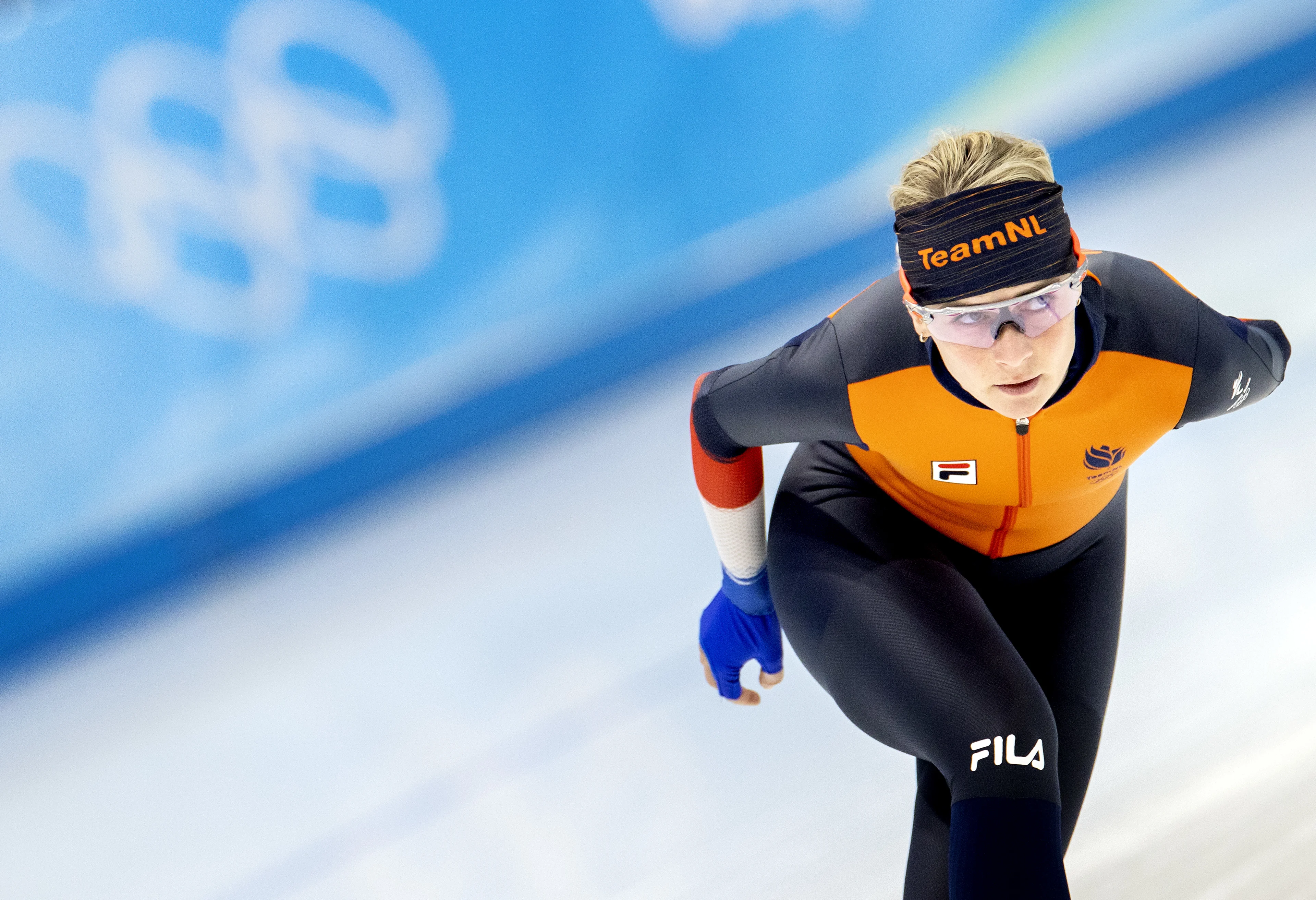Irene Schouten maakt favorietenrol waar en pakt goud en Olympisch record 3000 meter
