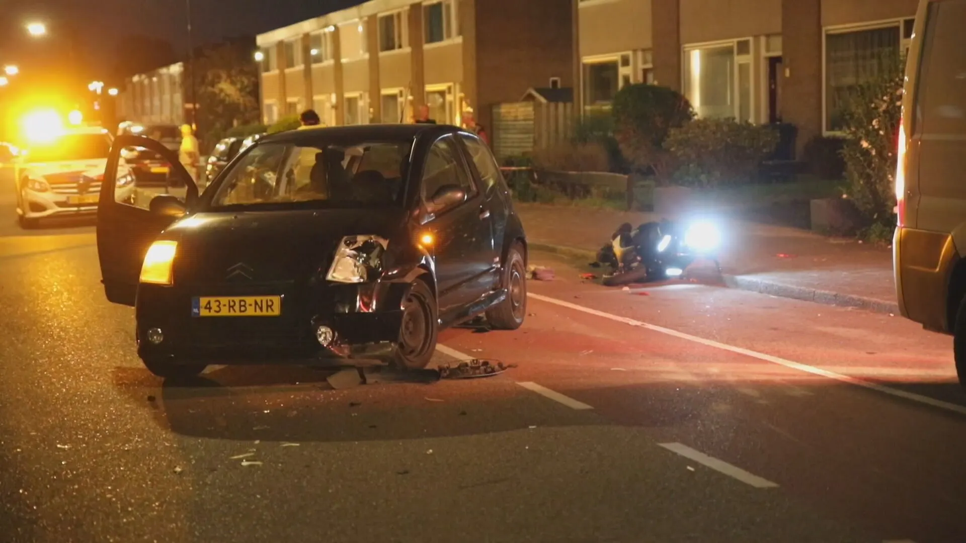 Scooterrijder (18) komt om na frontale botsing met auto in Apeldoorn