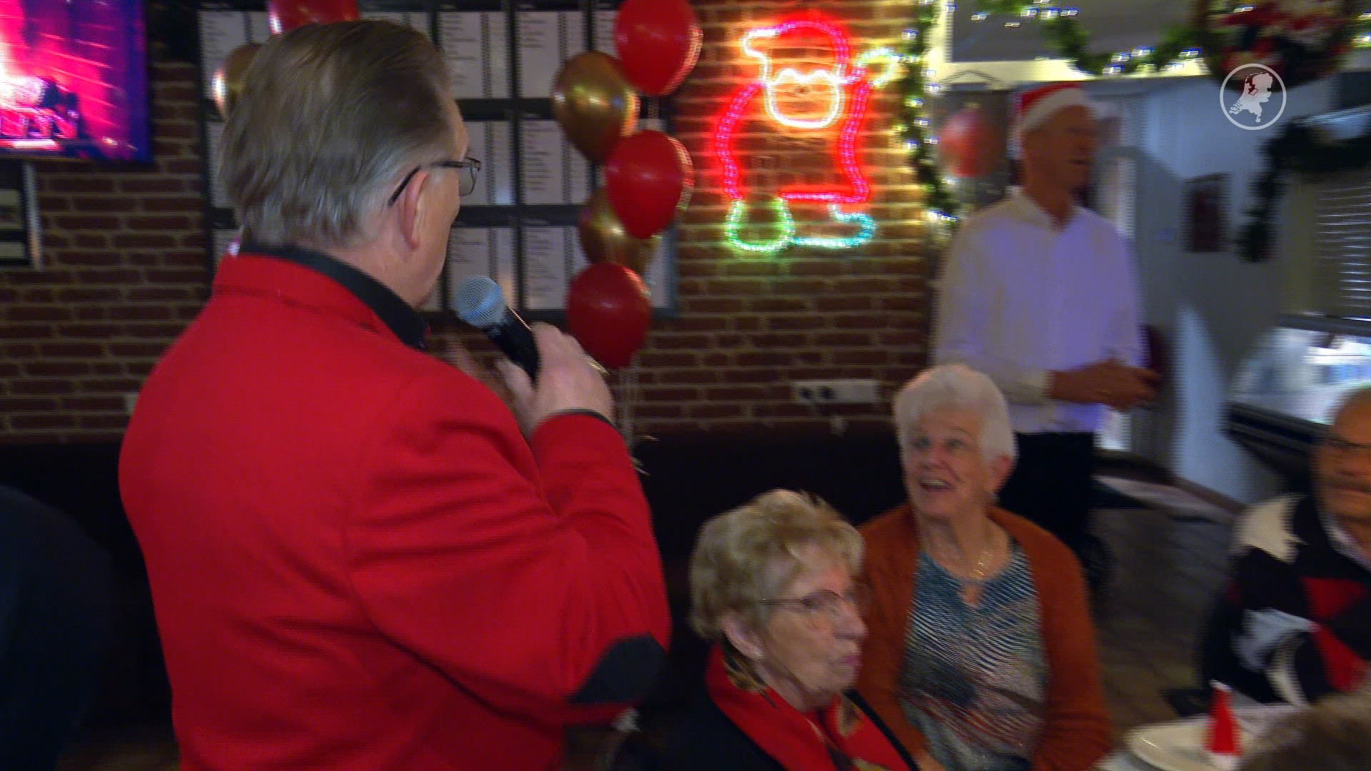Met kerst niemand alleen: vriendinnen organiseren kerstdiner voor eenzame ouderen