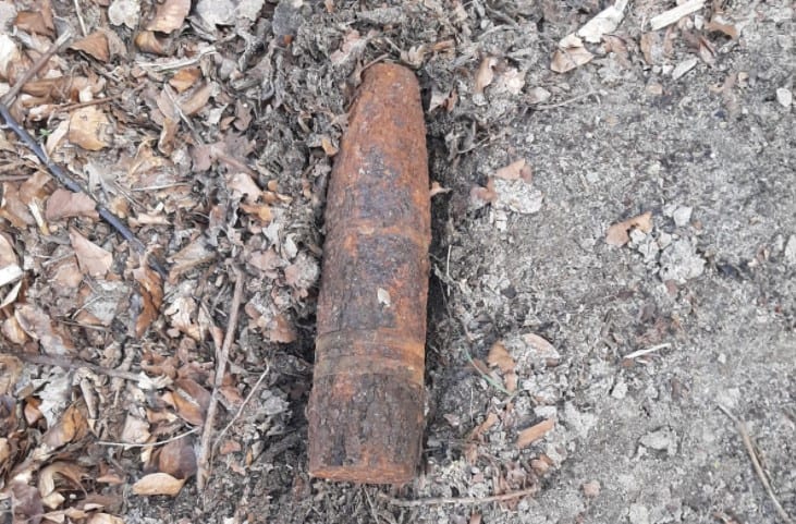 Politie zoekt verdwenen 'levensgevaarlijke' granaat in De Lutte: 'Nergens aankomen!'