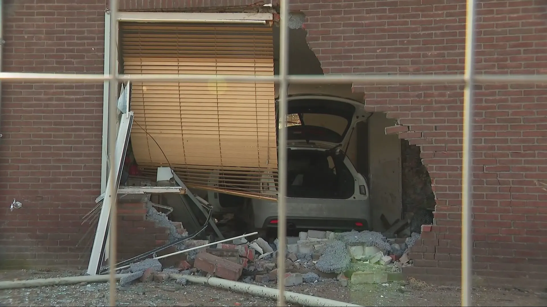 Automobilist rijdt pas gerenoveerd huis binnen in Oostelbeers: 'Onvoorstelbaar'