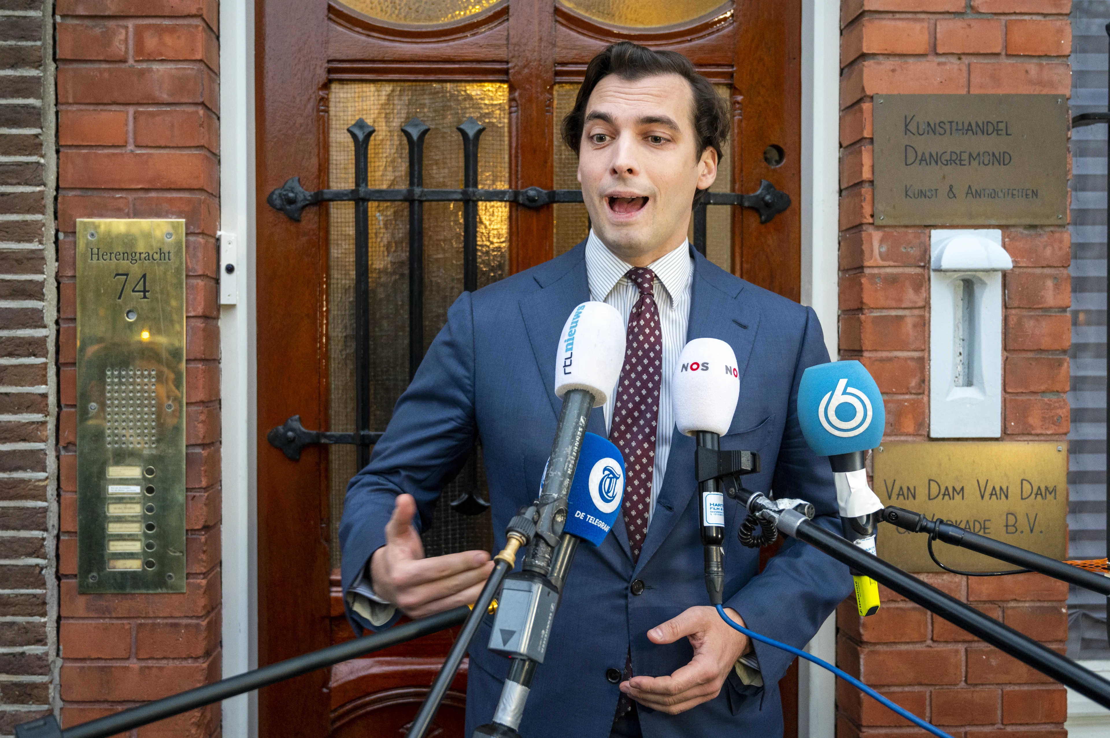 Chaotisch Forum voor Democratie zakt flink in peiling Maurice de Hond