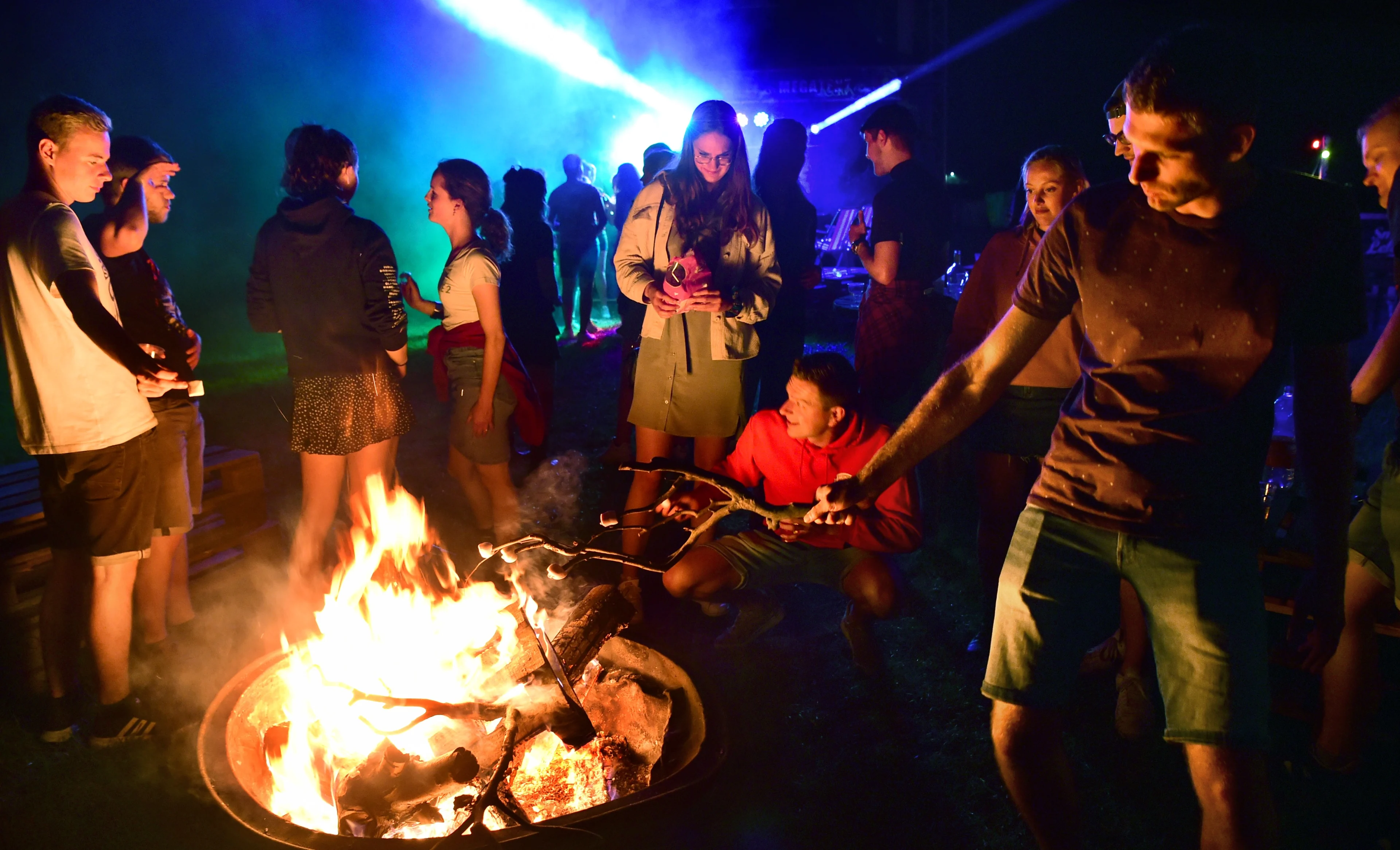 RIVM zet campagne in om jongeren gedrag te laten aanpassen: 'Virus is niet met vakantie' 