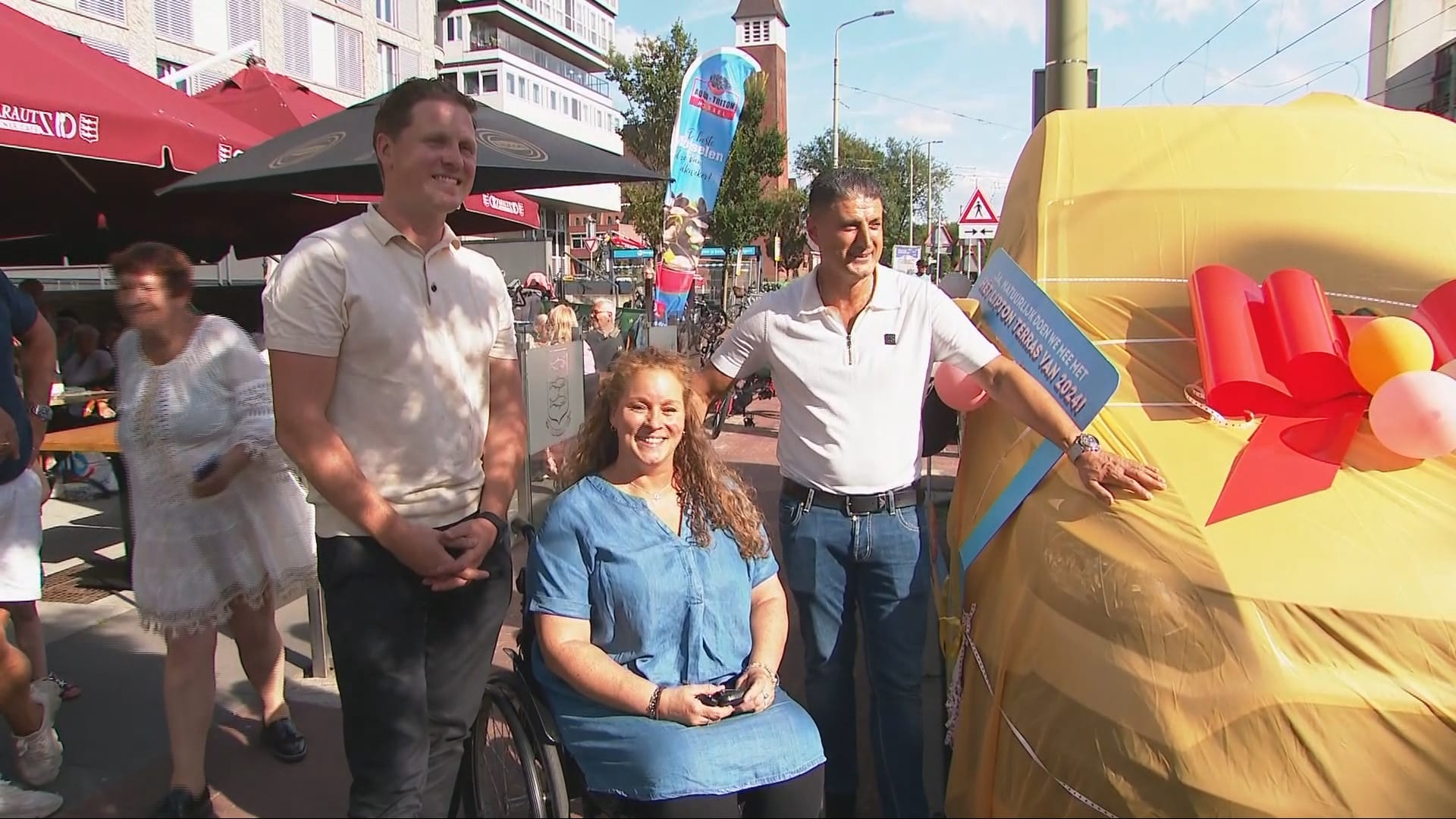 Hartverwarmend: Rosa kan weer op pad dankzij rolstoelbus via inzamelingsactie