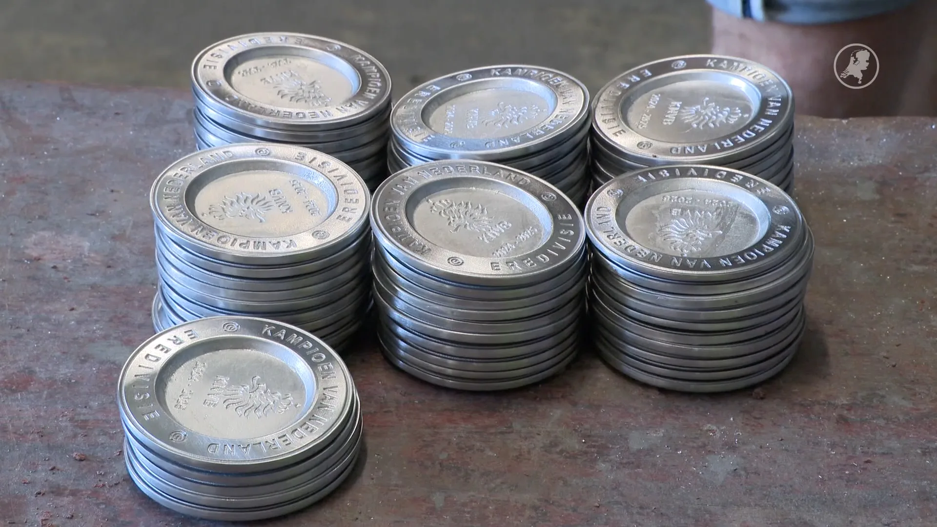 Wie steekt binnenkort de échte kampioensschaal in de lucht? 