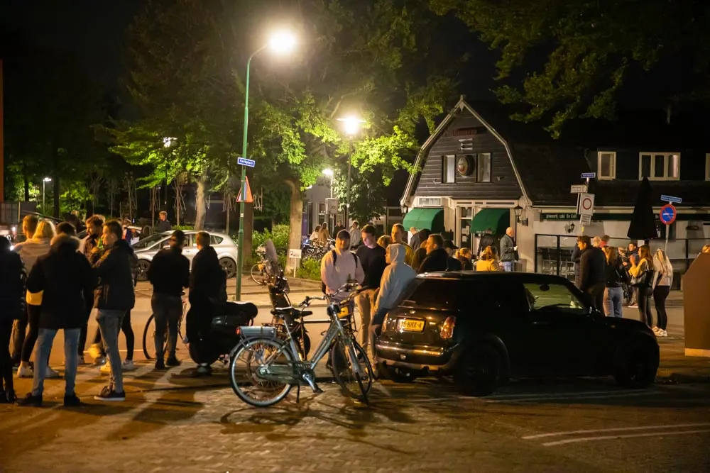 Jongeren in opstand na corona-'sluiting' jongerencafé in Soest: 'Hun plekje is ze nu afgenomen'