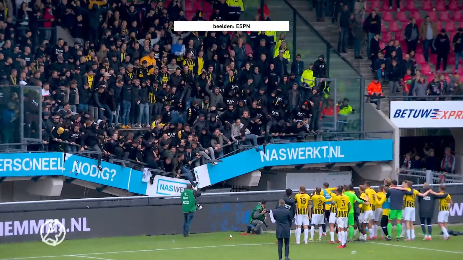 Honderden scheuren in deel van ingestorte tribune NEC 