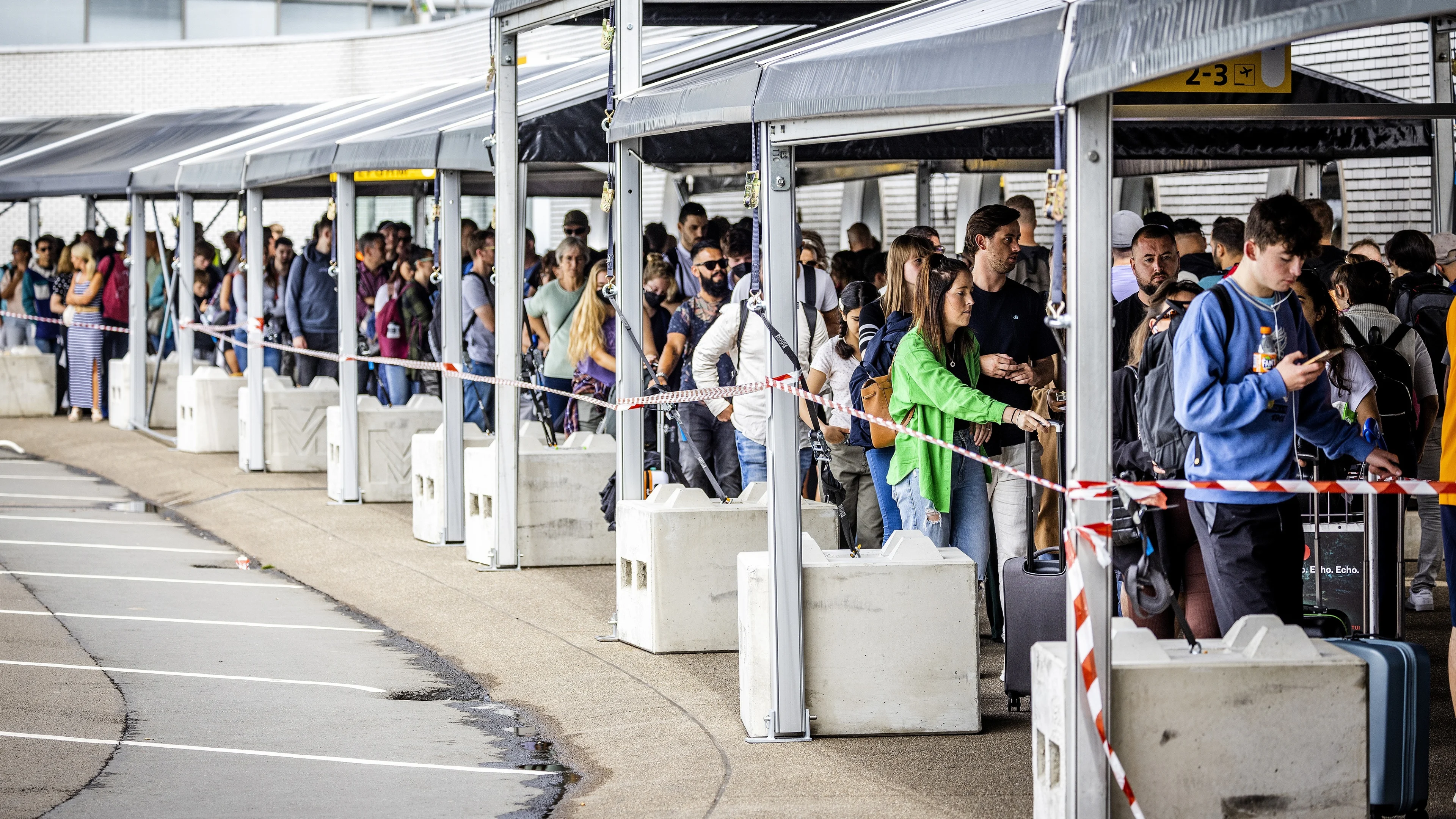Luchthavens gaan kosten gedupeerde reizigers wegens zomerchaos vergoeden