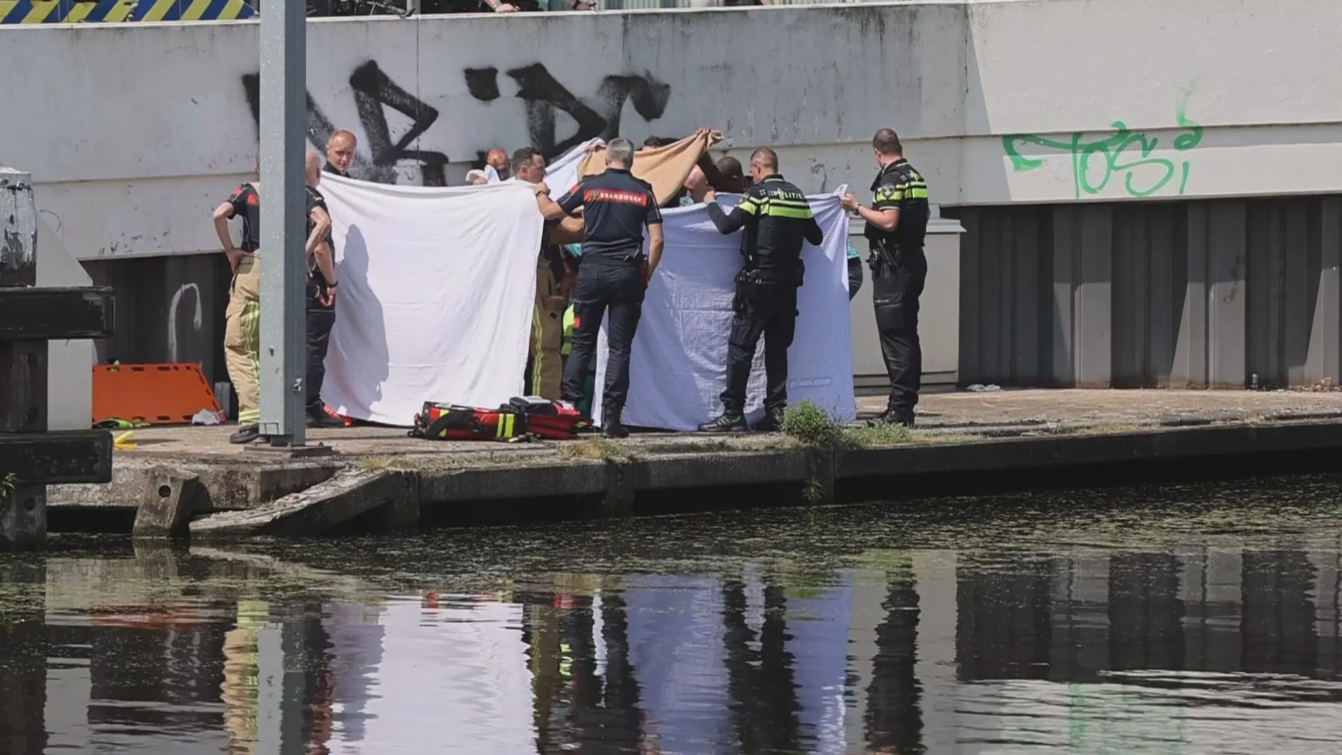Vermist kind in zorgwekkende toestand aangetroffen in kanaal in Den Haag