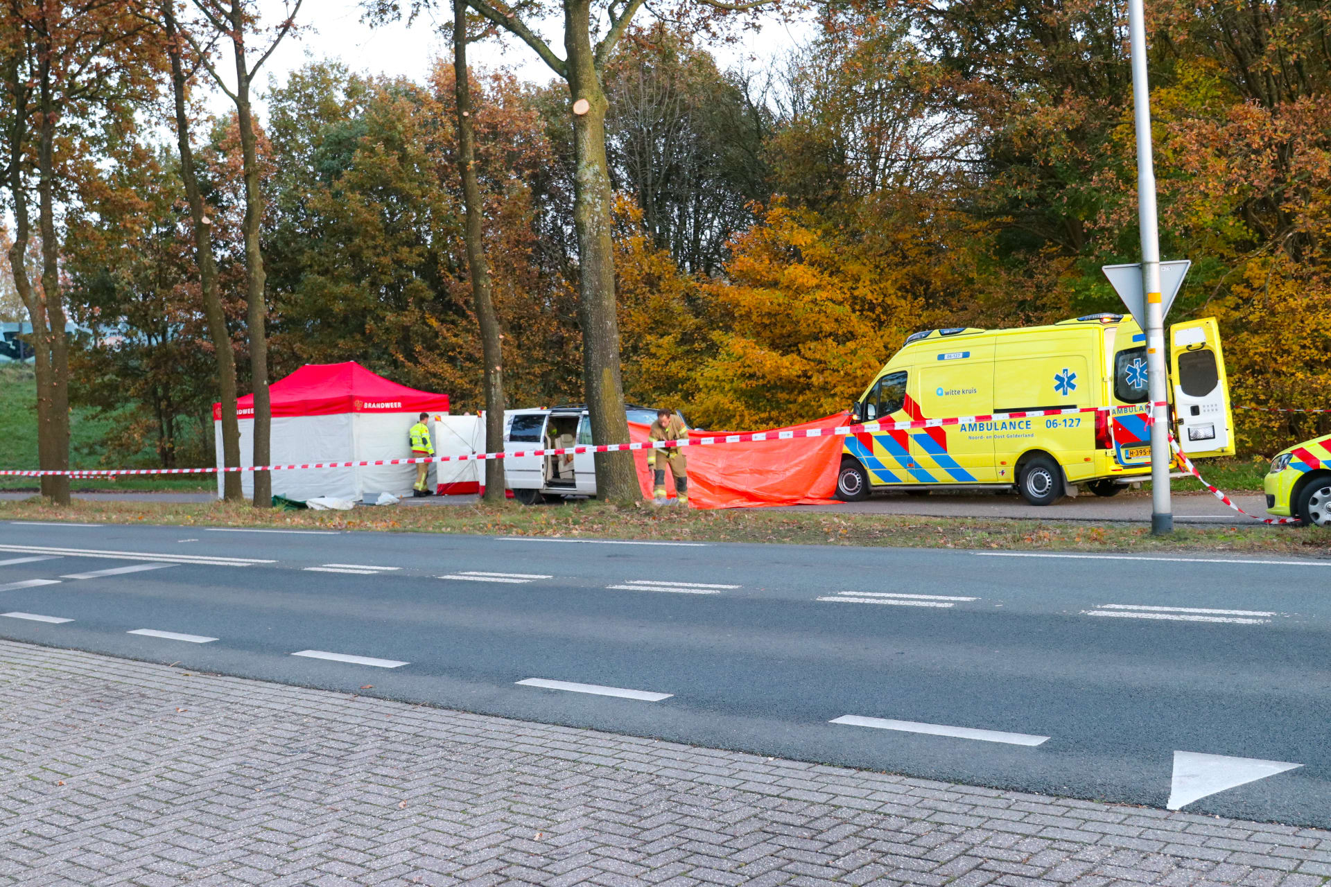 Fietser overlijdt ter plekke na ernstig ongeval met auto in Apeldoorn