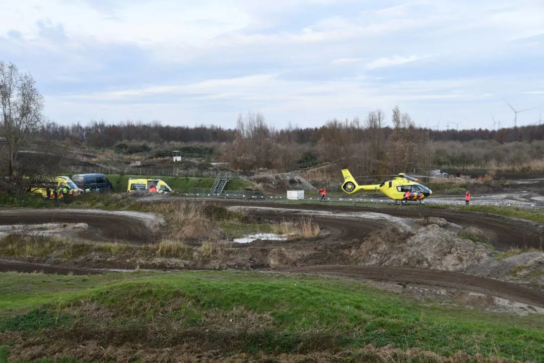 Motorrijder valt en overlijdt op crossbaan in Rilland