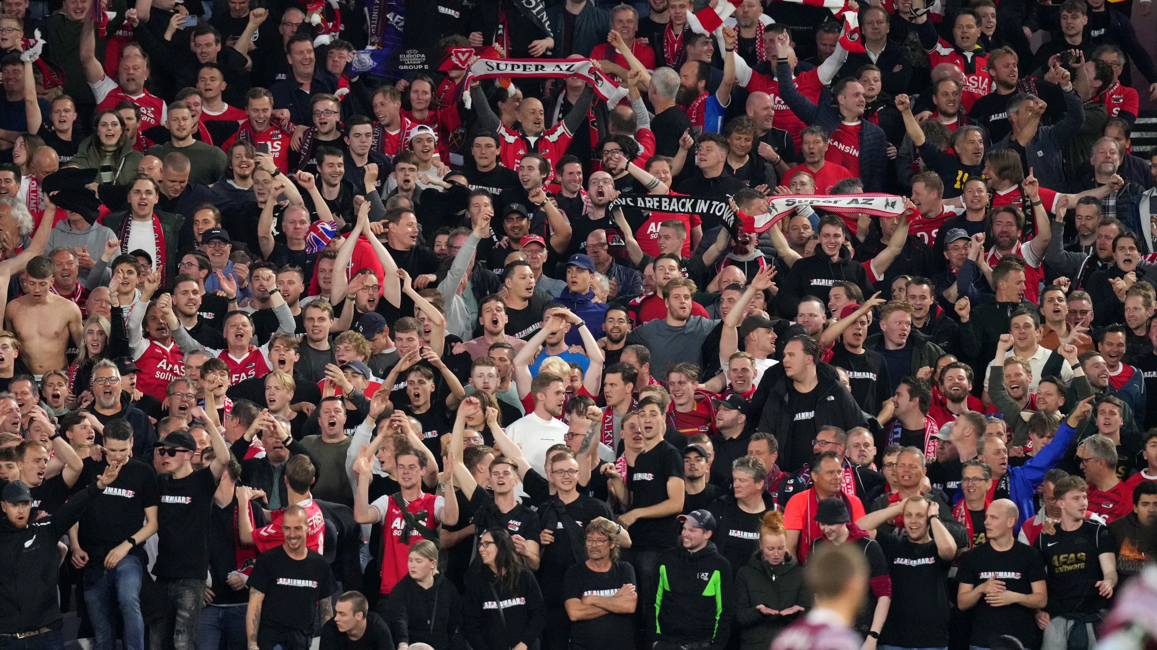 AZ-familieleden belaagd op tribune door fans van West Ham: 'Erg geschrokken'