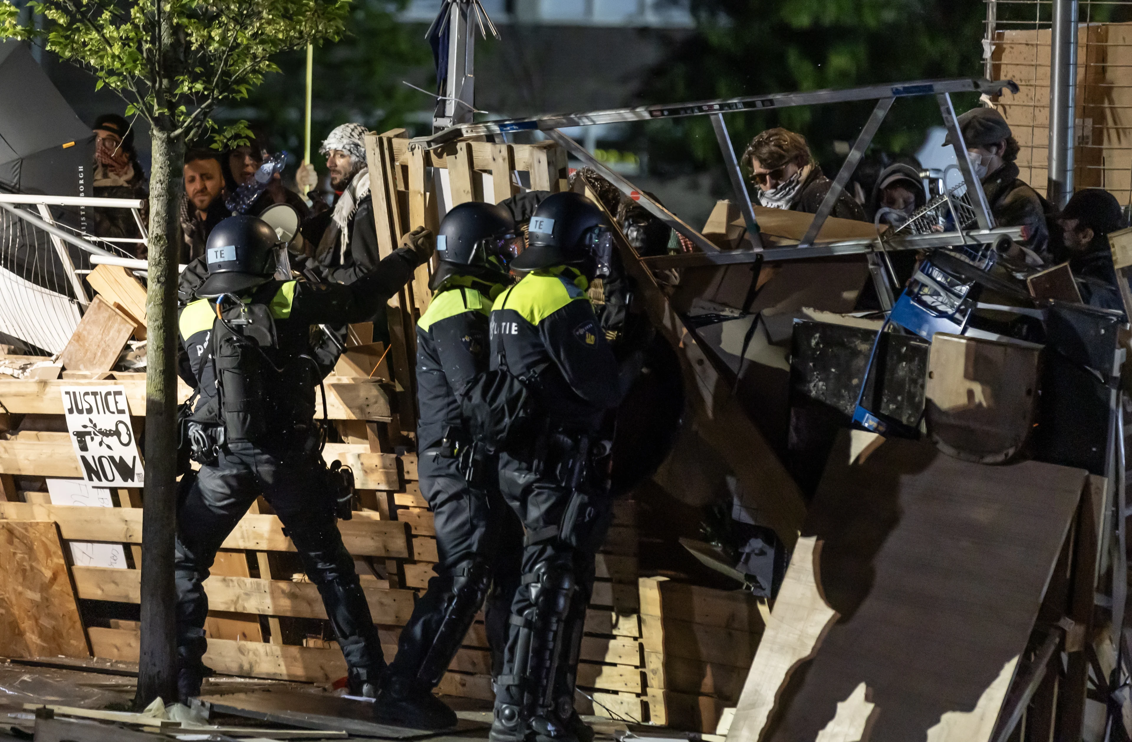 Journalisten doen melding van belaging bij pro-Palestijnse demonstratie UvA