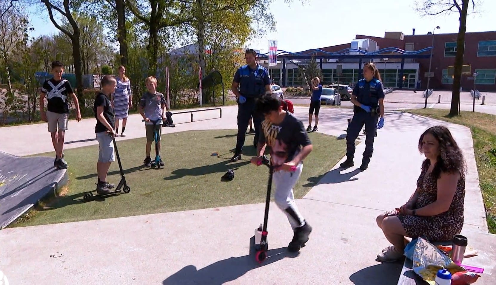 Boa's blijven boetes schrijven aan jongeren die coronaregels aan hun laars lappen