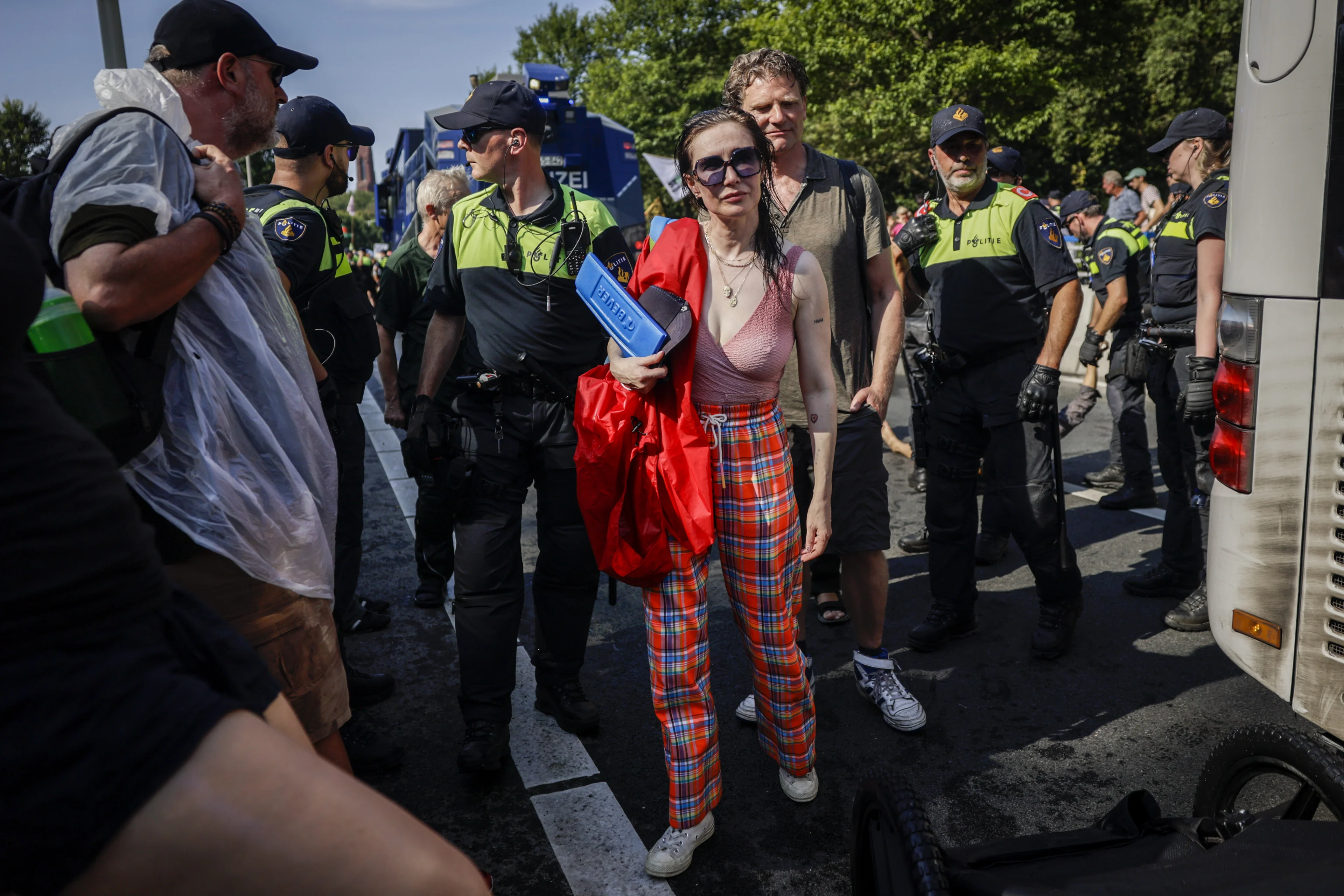 Actrice Carice van Houten weer aangehouden bij blokkade A12