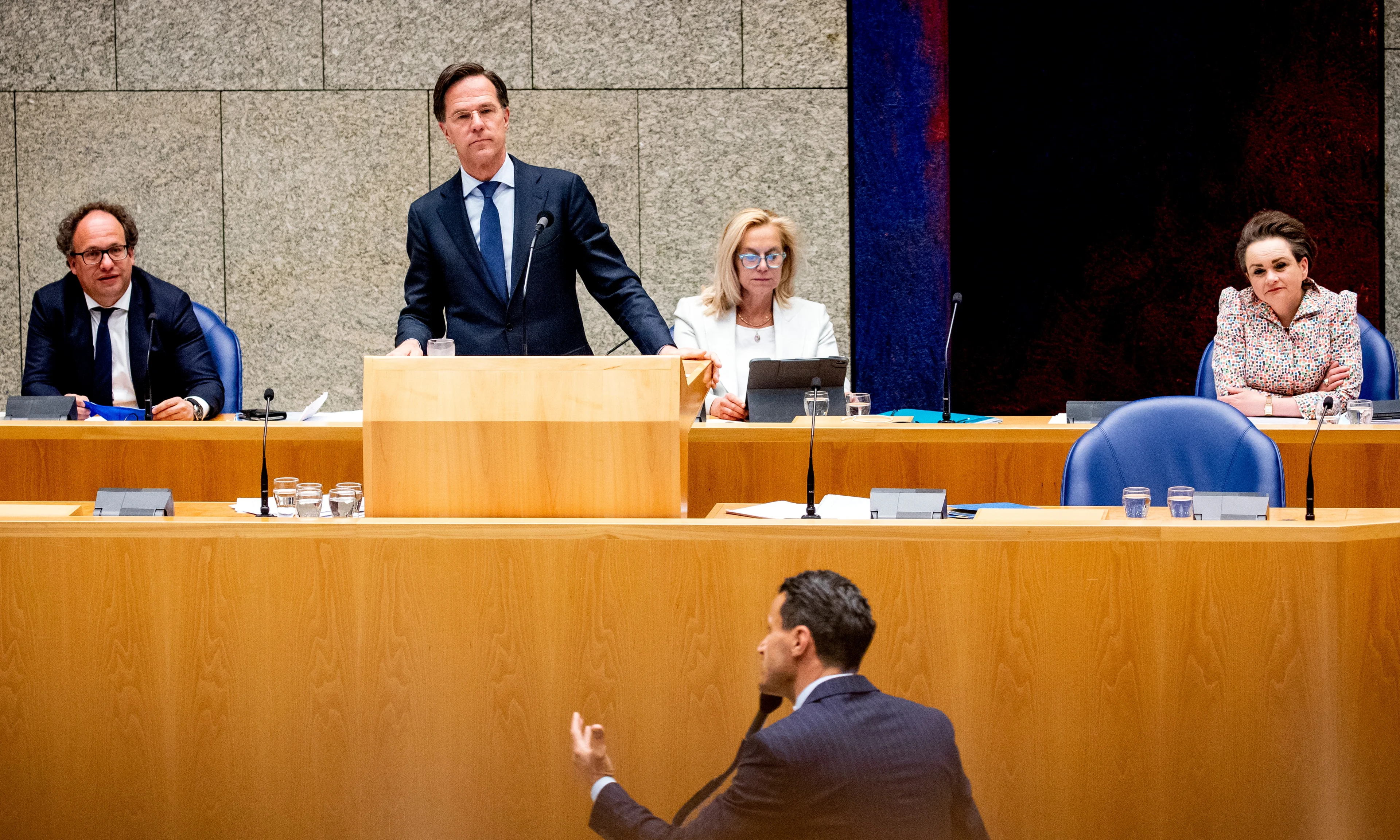 Groot deel oppositie keurt handelen kabinet af, Kamer: focus weer op toeslagenouders