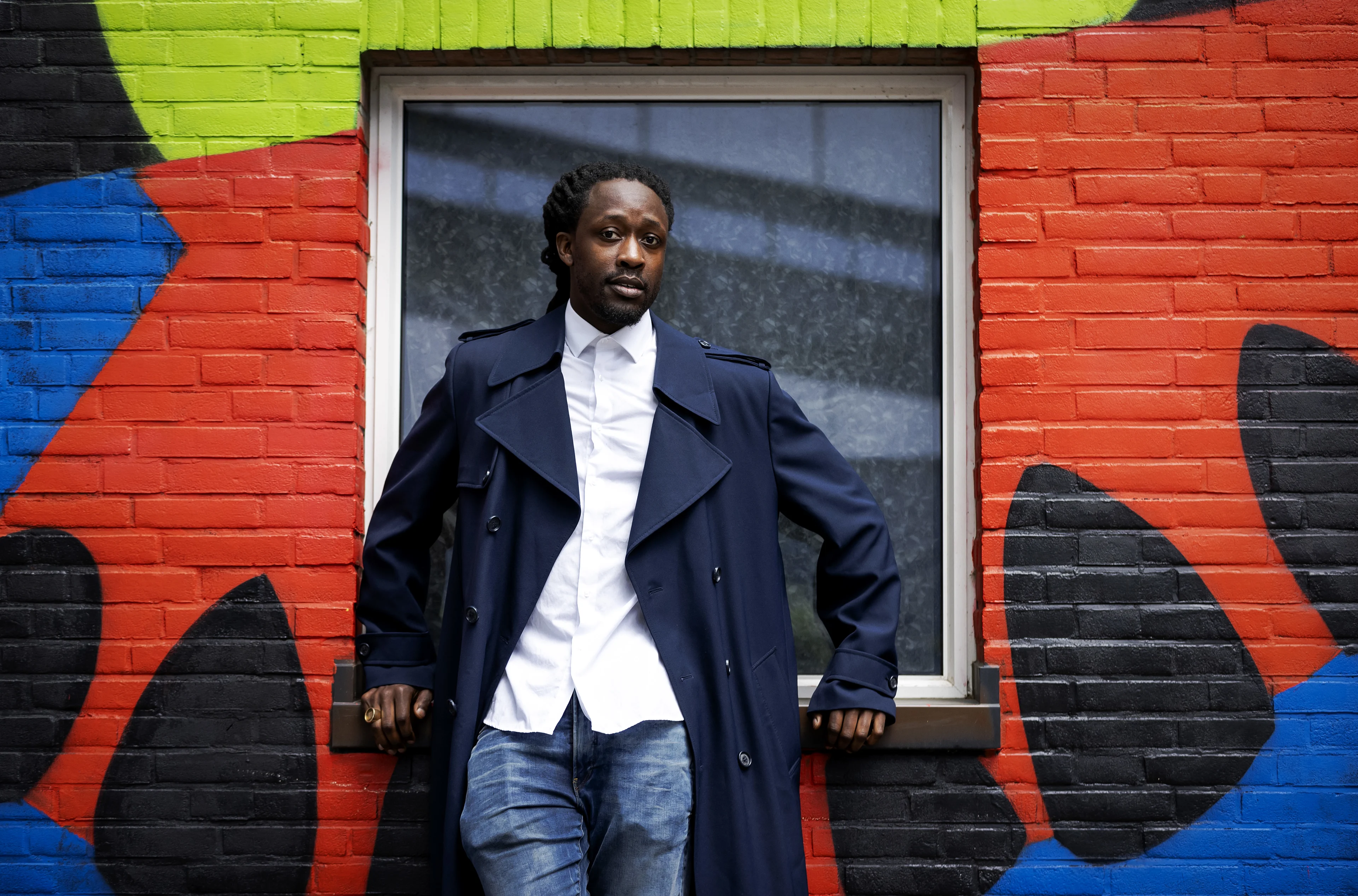 Glazenwasser op non-actief na delen foto's nieuwe huis Akwasi