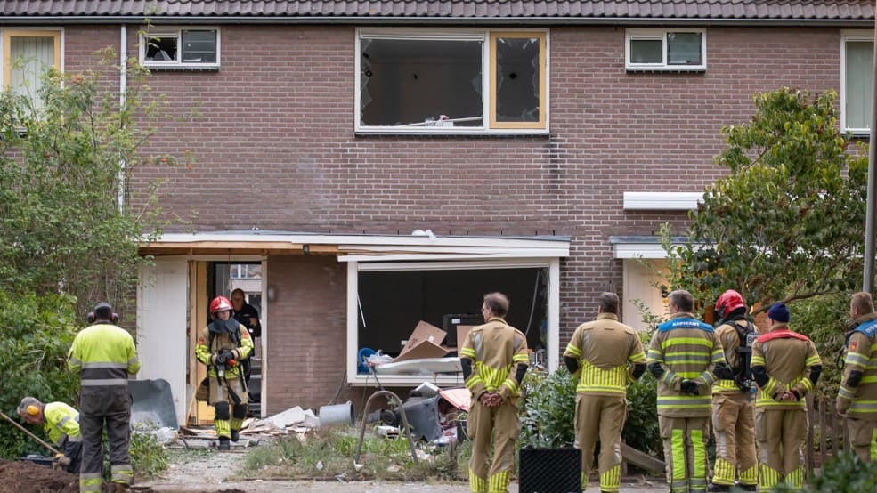 Eerste bewoners terug naar huis na explosie Huizen, politie zoekt camerabeelden