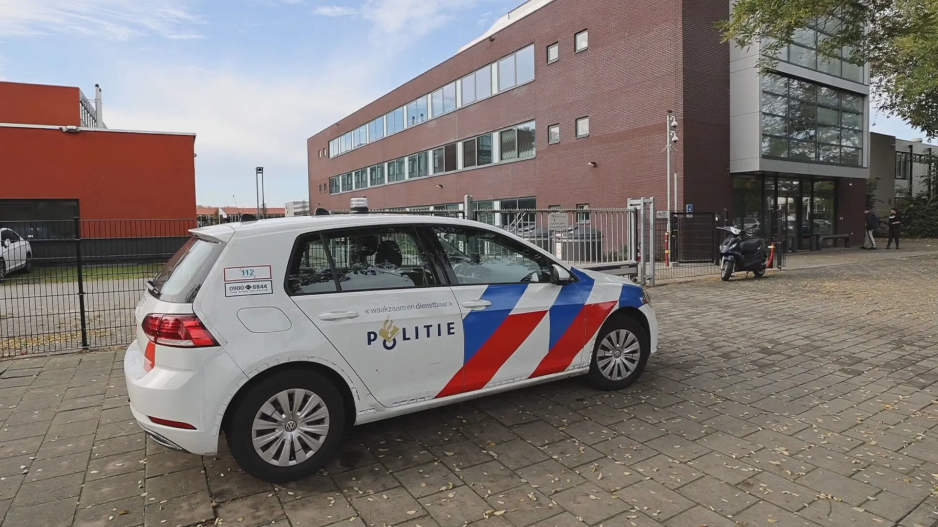 Studenten met bivakmutsen bedreigen andere student op ROC Mondriaan