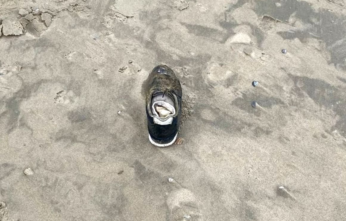 Ongekende hoeveelheid spullen van vluchtelingen op Noord-Hollandse stranden