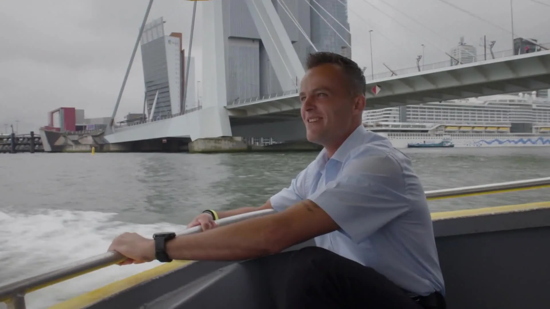 Positivo Mitchel wekt verbazing bij kijkers: 'Is hij in een bak Red Bull gepleurd?'