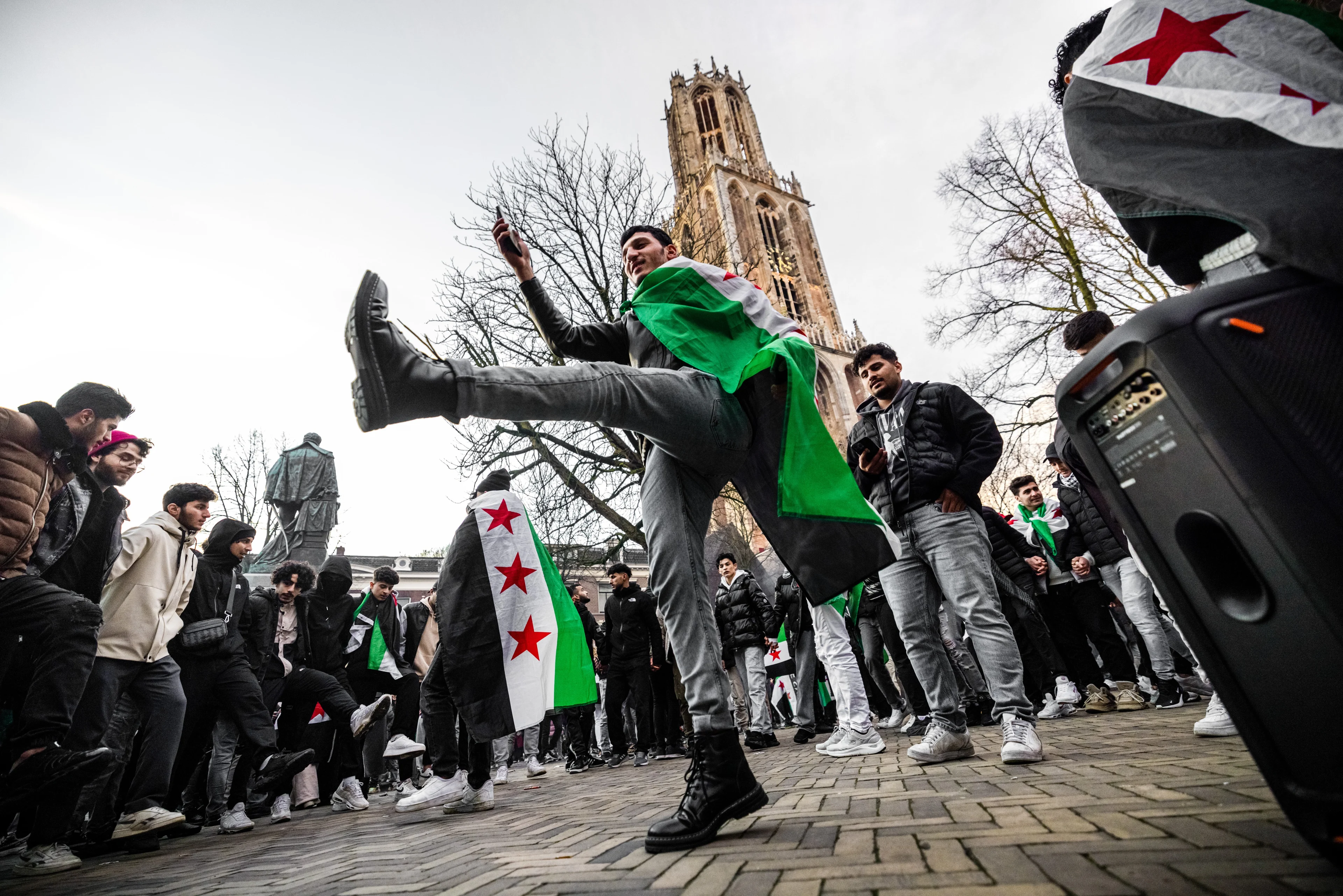 Bijna helft wil ‘oprotpremie’ voor Syriërs, maar of premie Syriërs stimuleert is de vraag