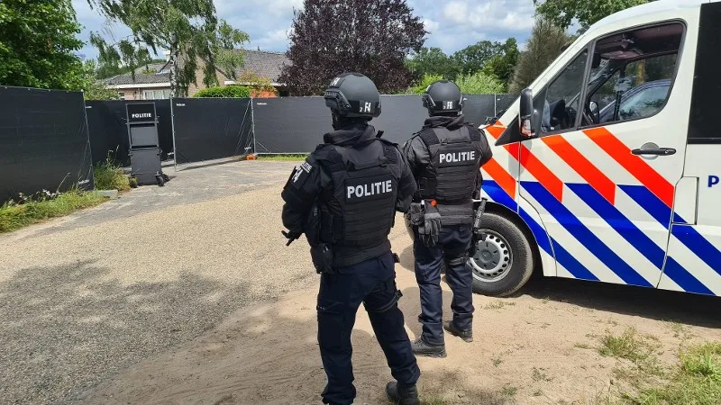 Agenten stuiten in Limburg op grootste methlab ooit gevonden