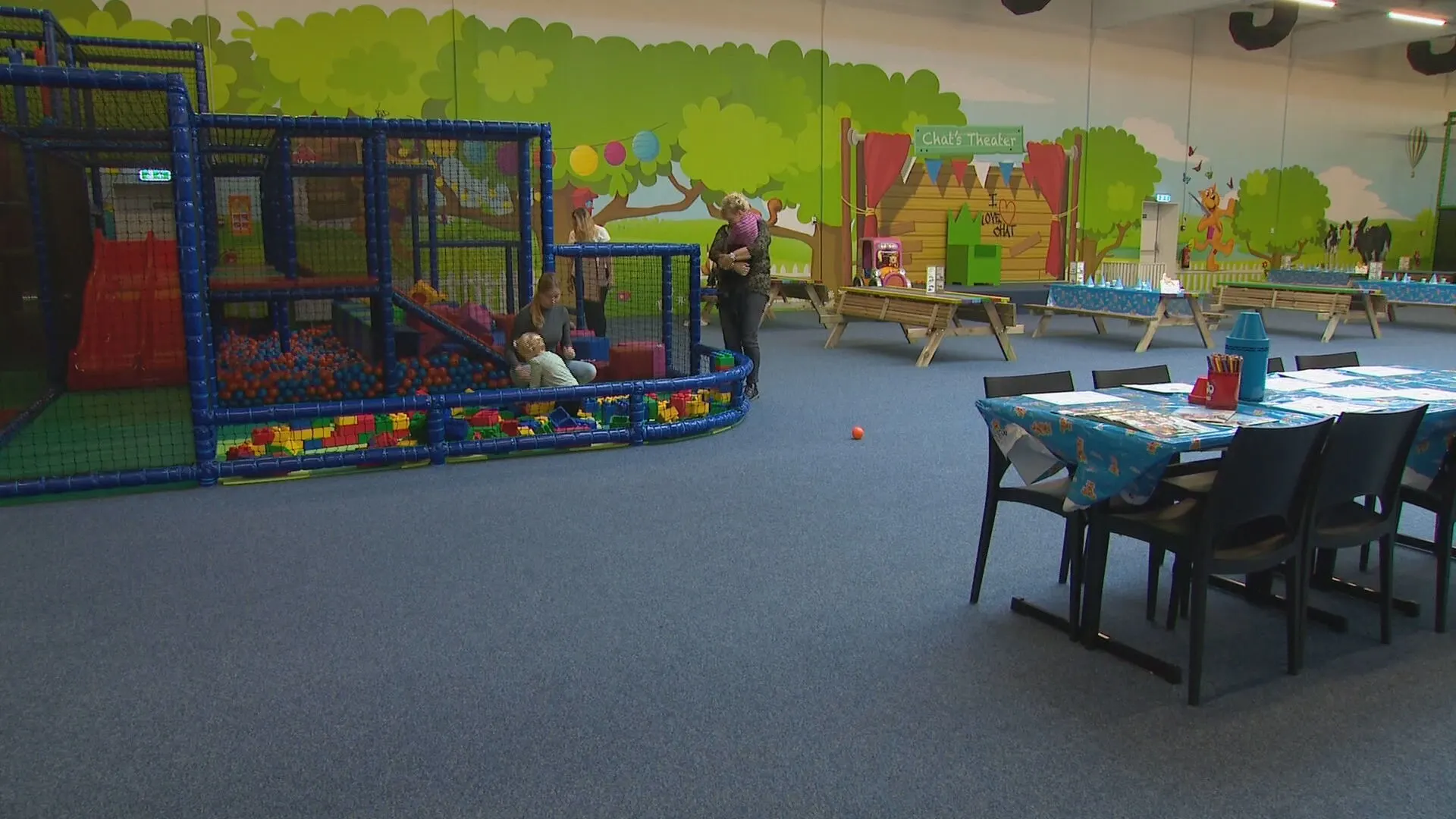 Indoorspeeltuinen uitgestorven door coronamaatregelen: 'Dit is bizar'