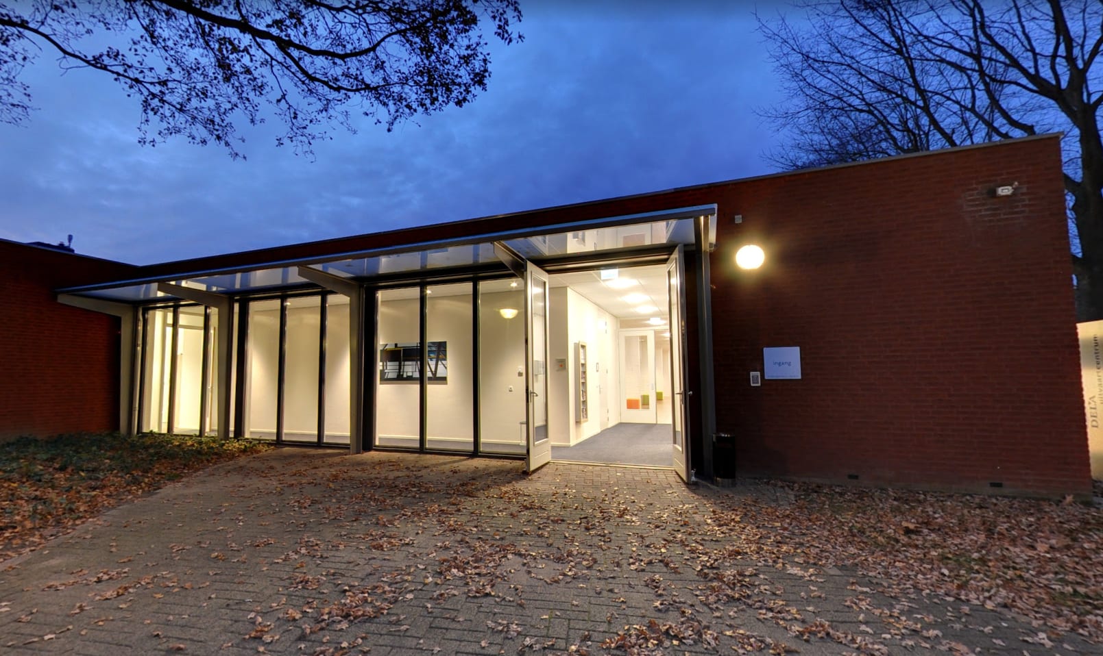 'Chaos op uitvaart rapper Boechi, deksel van doodskist kletterde op grond'