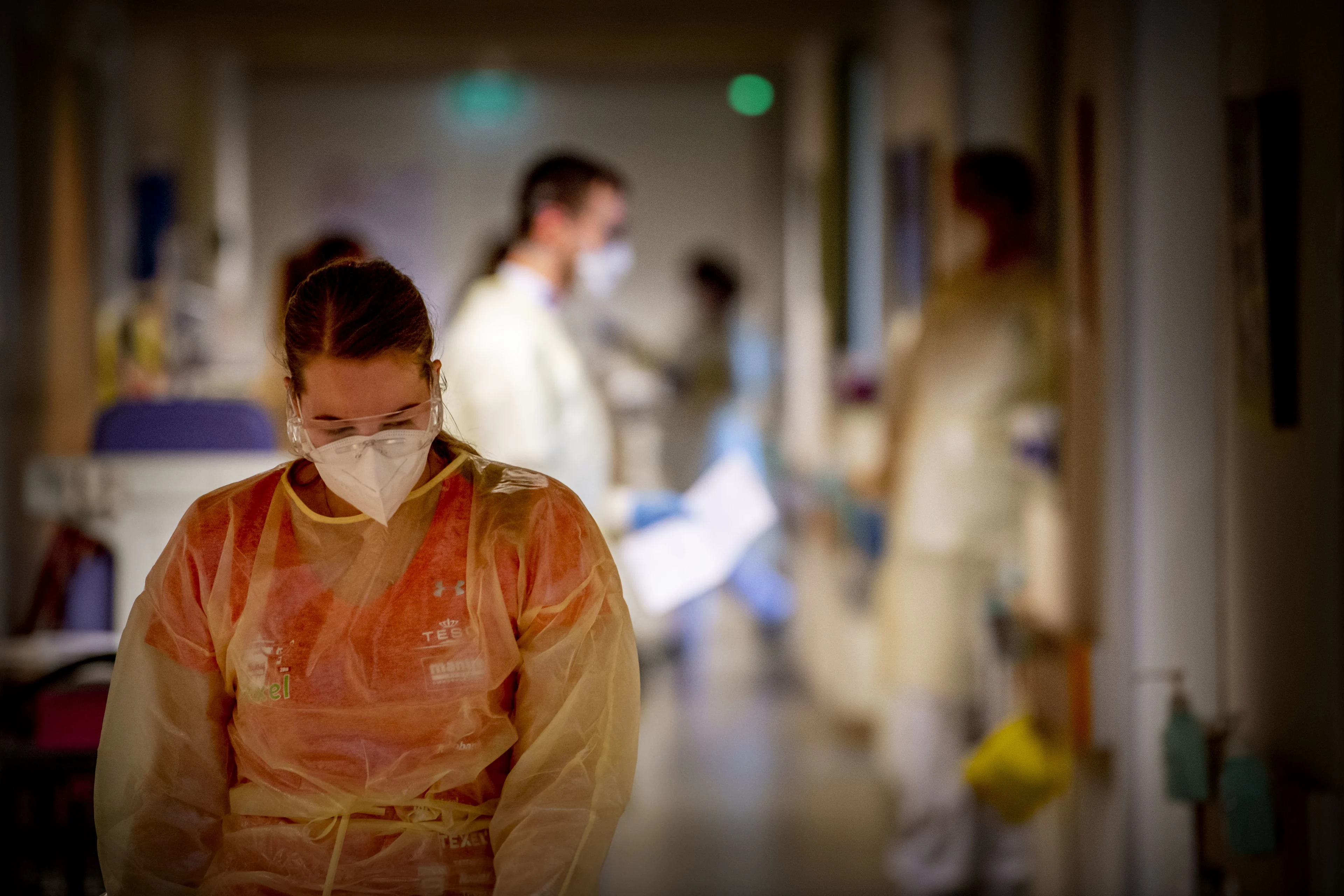 Gezondheid zorgmedewerkers zorgwekkend laag: corona eist zware tol