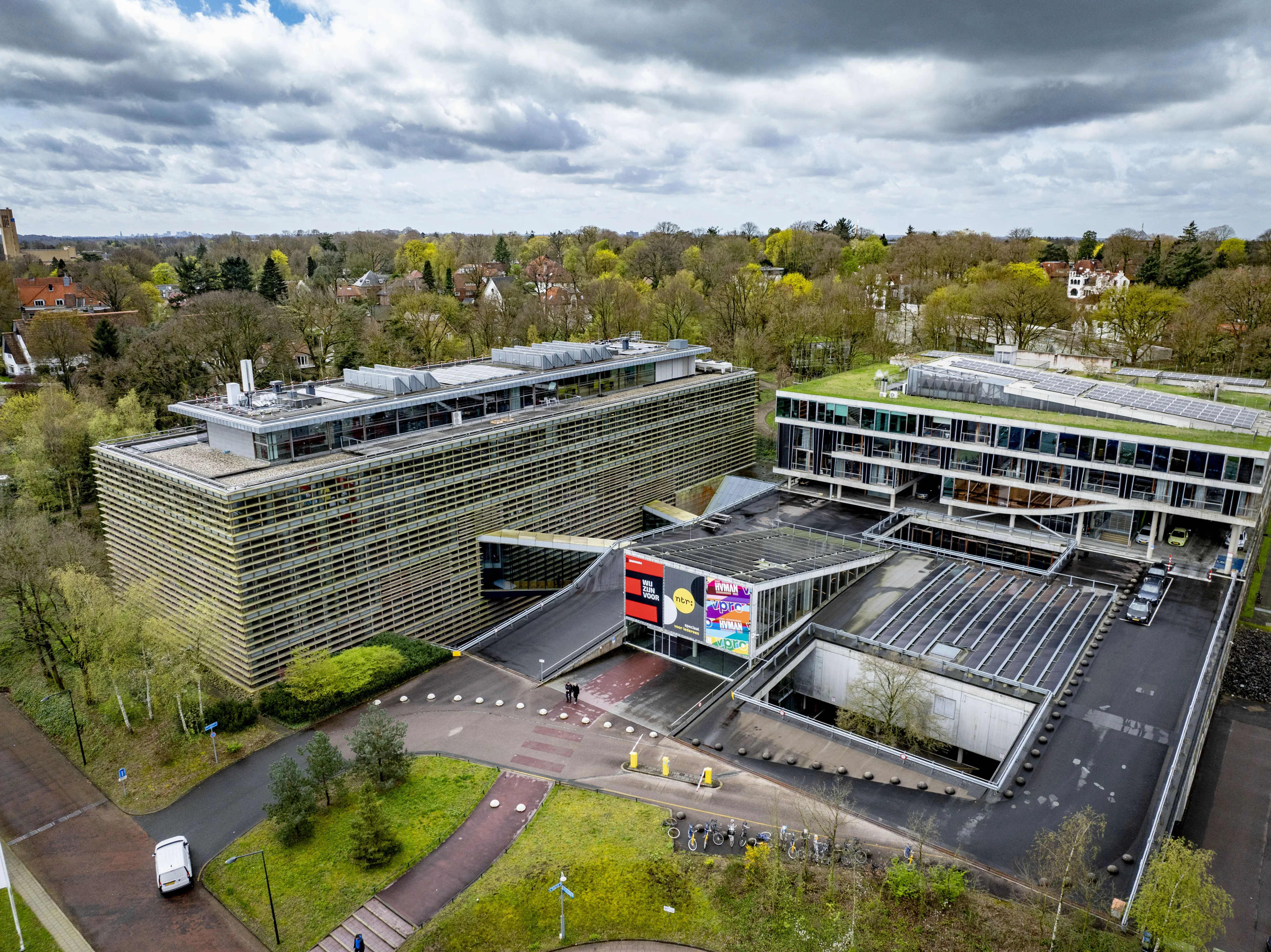 Man uit Hilversum (48) aangehouden voor bedreiging Mediapark
