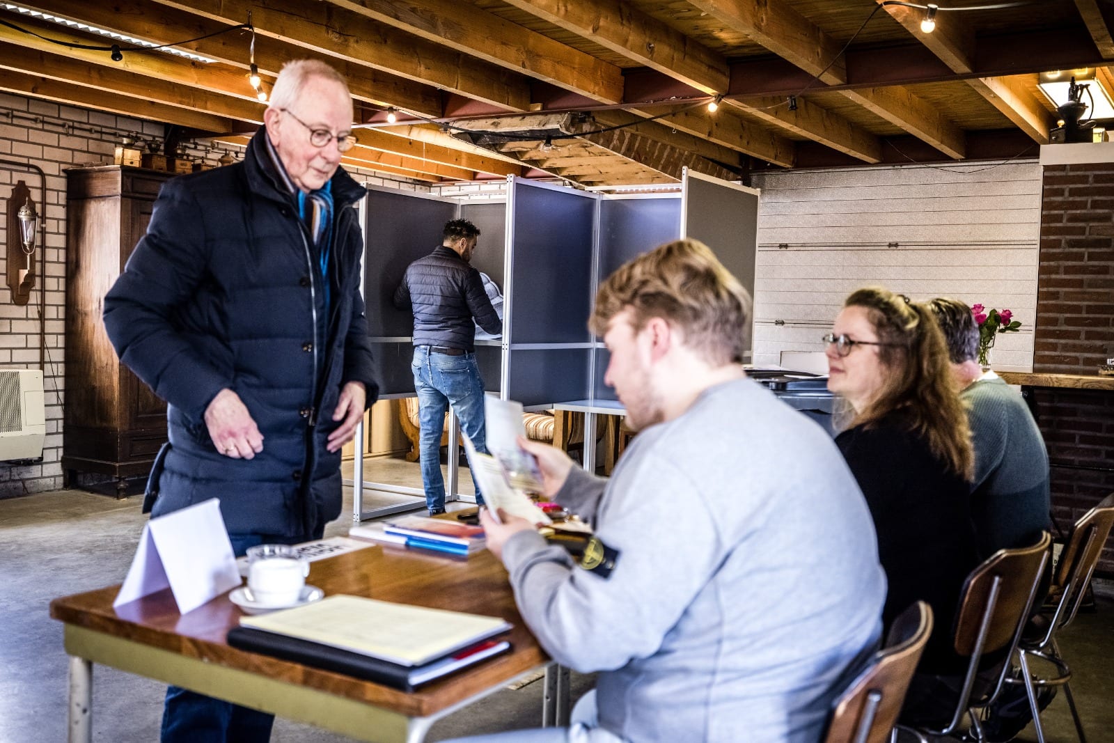 GESLOTEN | Provinciale Verkiezingen: stembussen sluiten bijna, opkomst voorlopig hoger