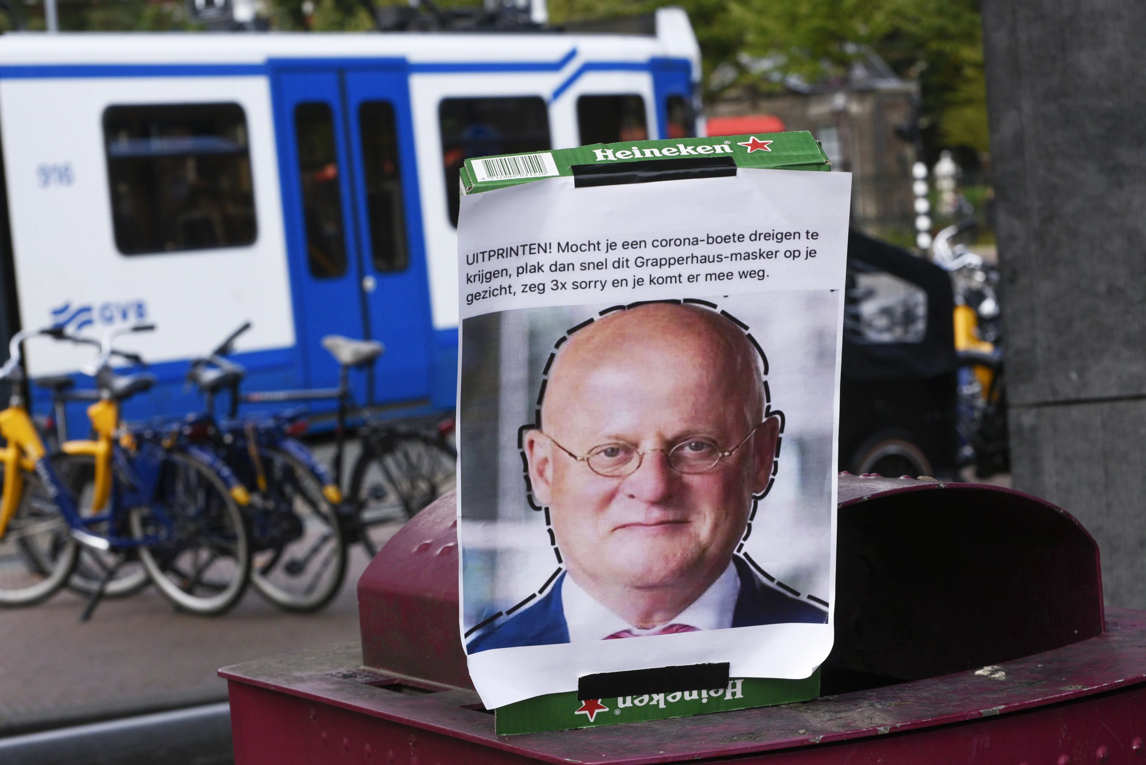 Vertrouwen in Grapperhaus nog lager door schenden van coronaregels op bruiloft