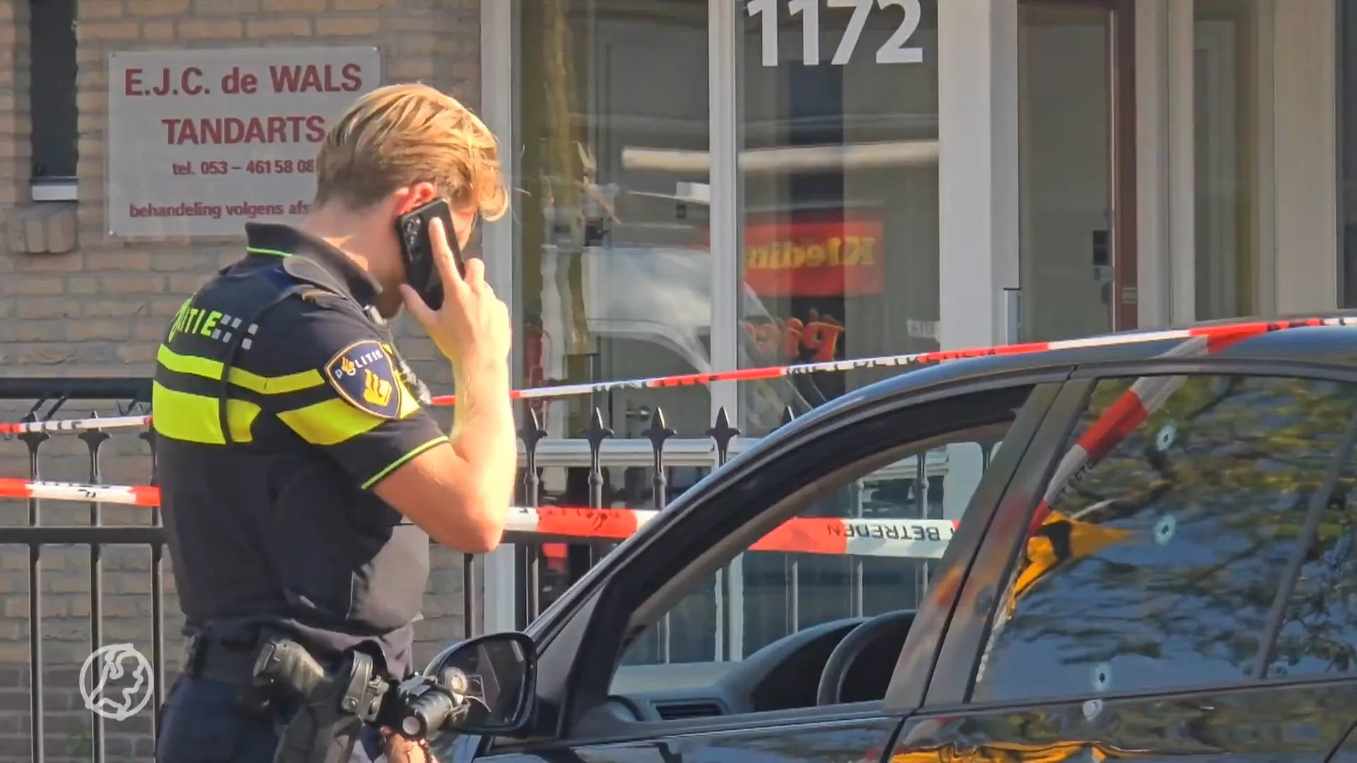 Auto zit vol met kogelgaten