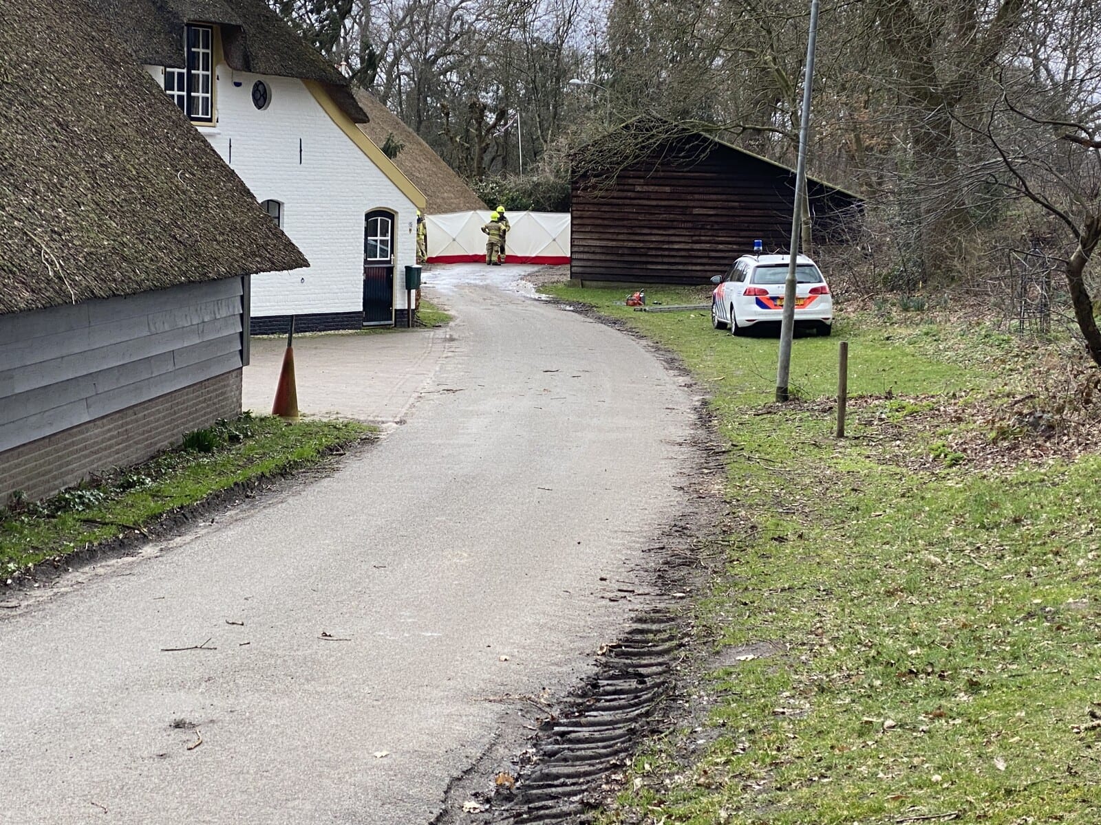 Bromfietser (57) overlijdt na botsing met tractor in Garderen