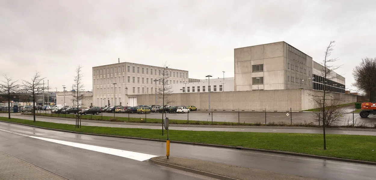 Gevangene al weken spoorloos, ontsnapt na ziekenhuisbezoek