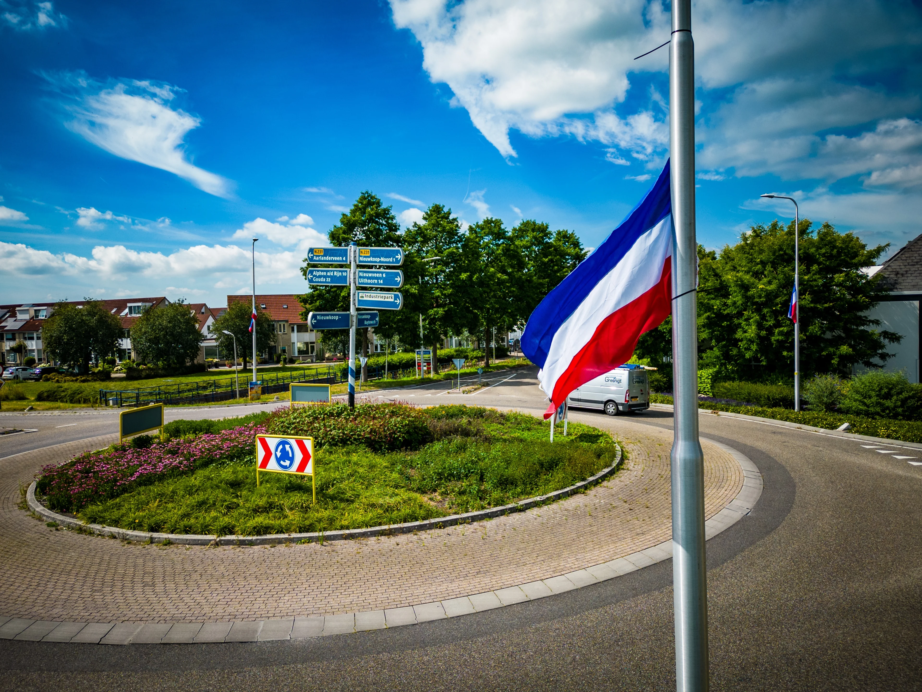 Zuid-Holland doet aangifte van bedreiging om weghalen omgekeerde vlaggen