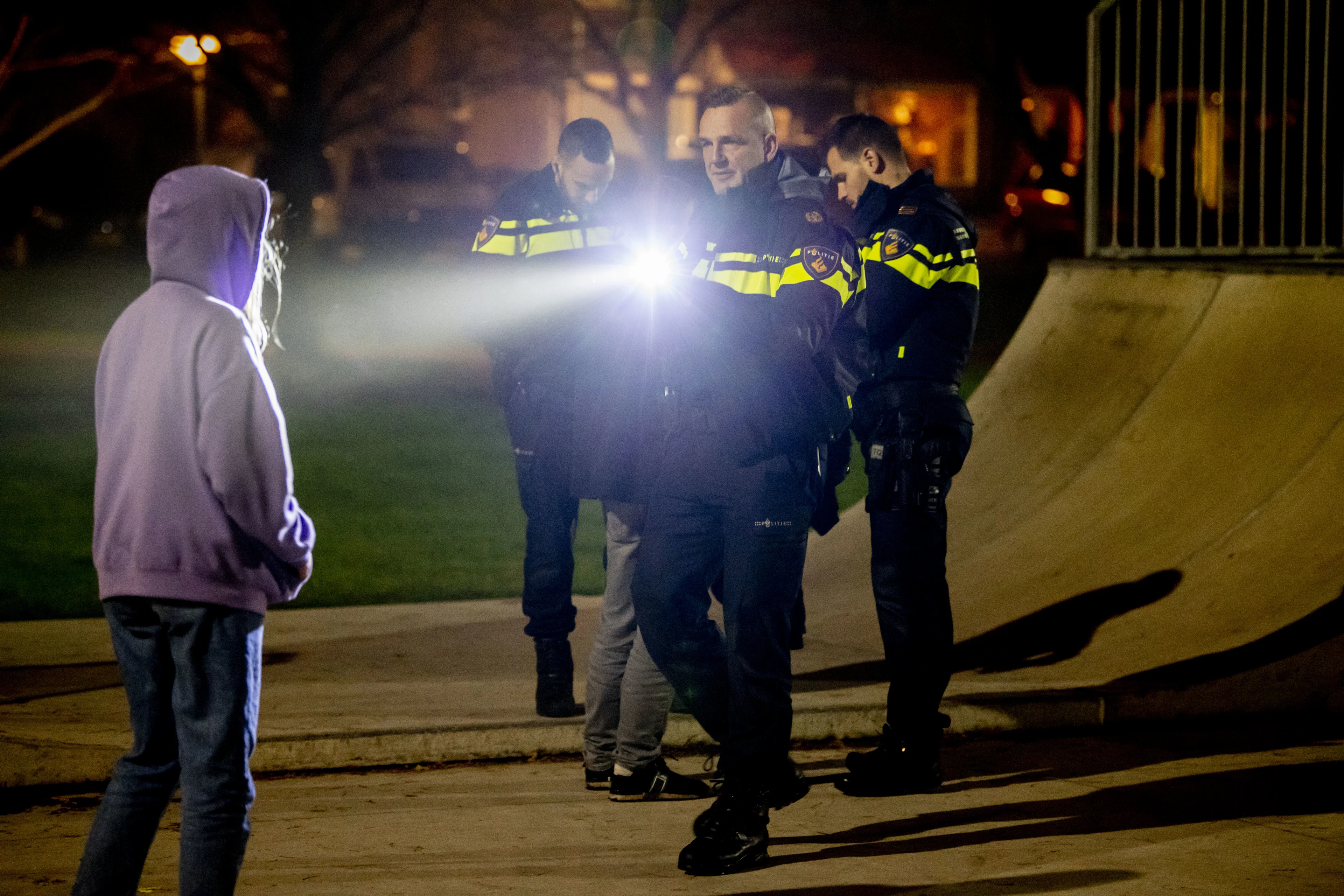 Rust op Urk wedergekeerd na roerige avond, tien mensen aangehouden