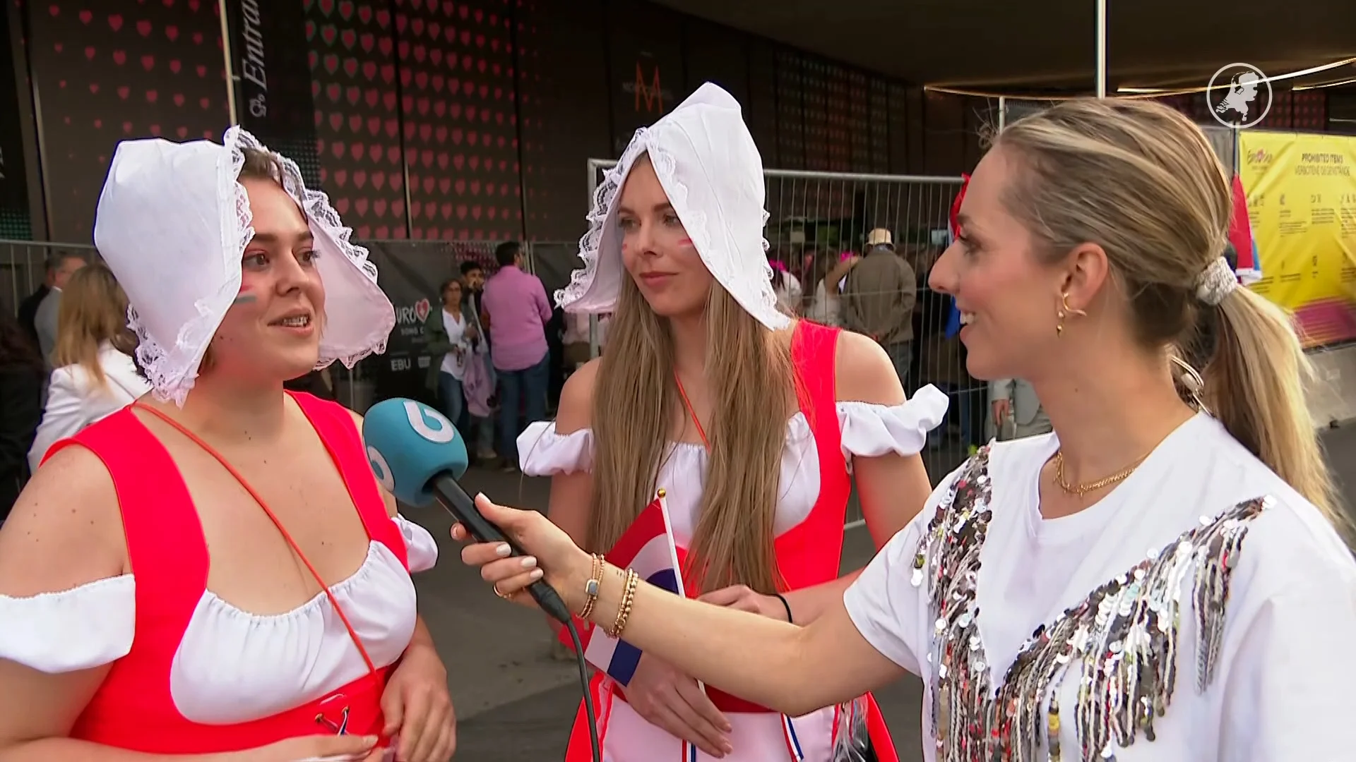 Songfestivalfans helemaal klaar voor eerste halve finale: 'We gaan knallen'